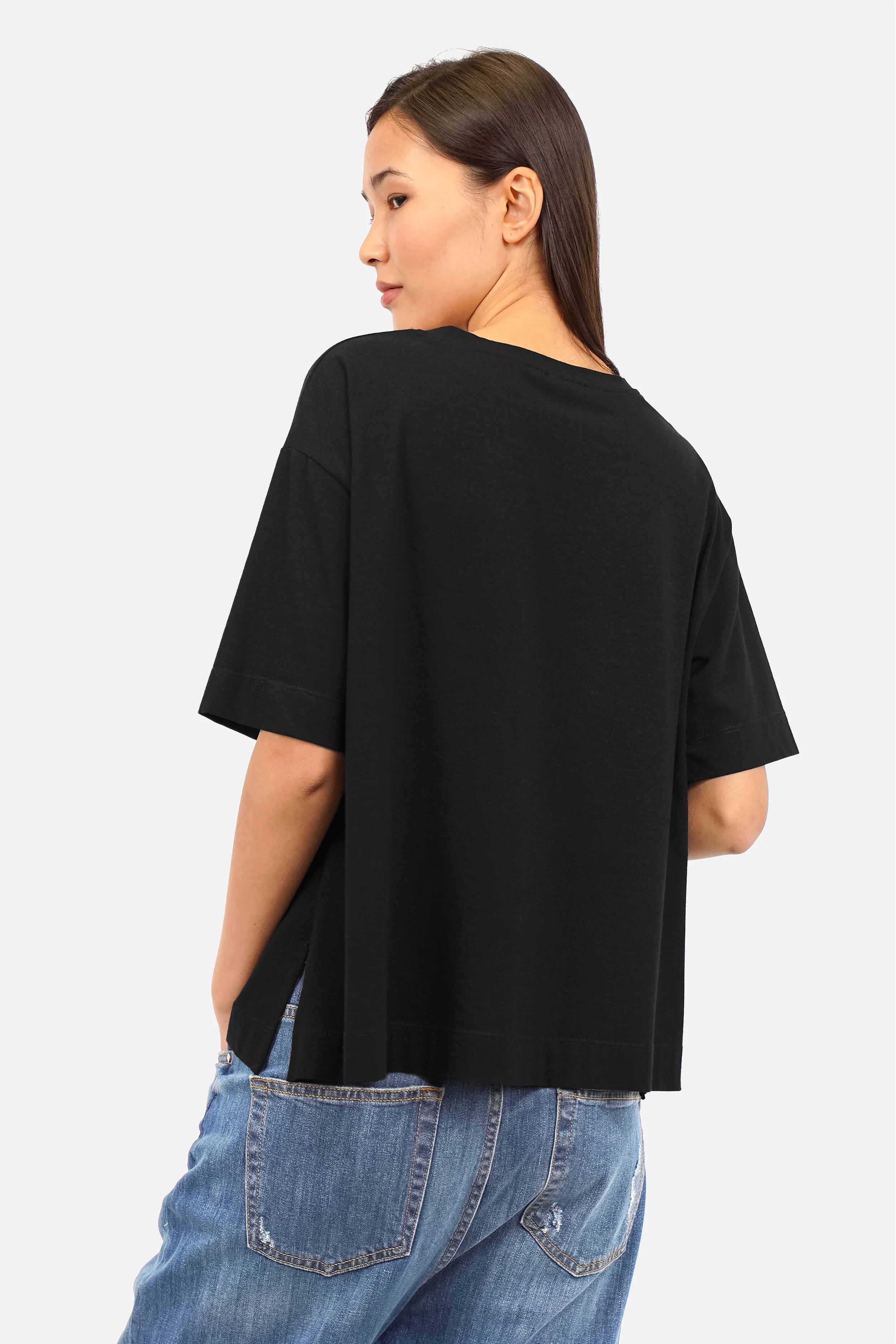 NITI.K Shirt aus elastischem Baumwolljersey mit Rundhalsausschnitt, Kastenform und seitlichen Schlitzen