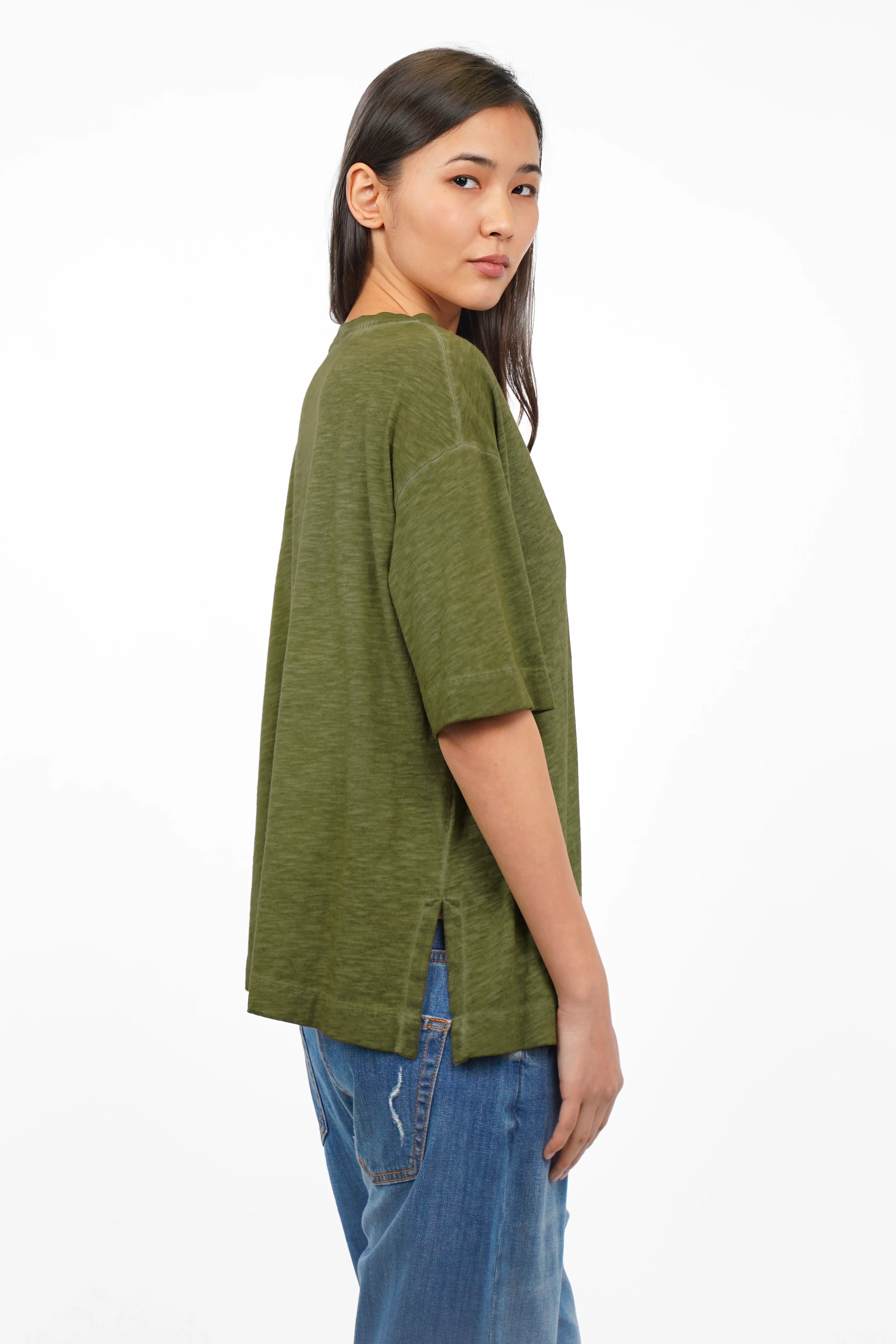 NITI Revive T-Shirt mit kastiger Passform, seitlichen Schlitzen und Rundhalsausschnitt aus cold-washed Baumwolle