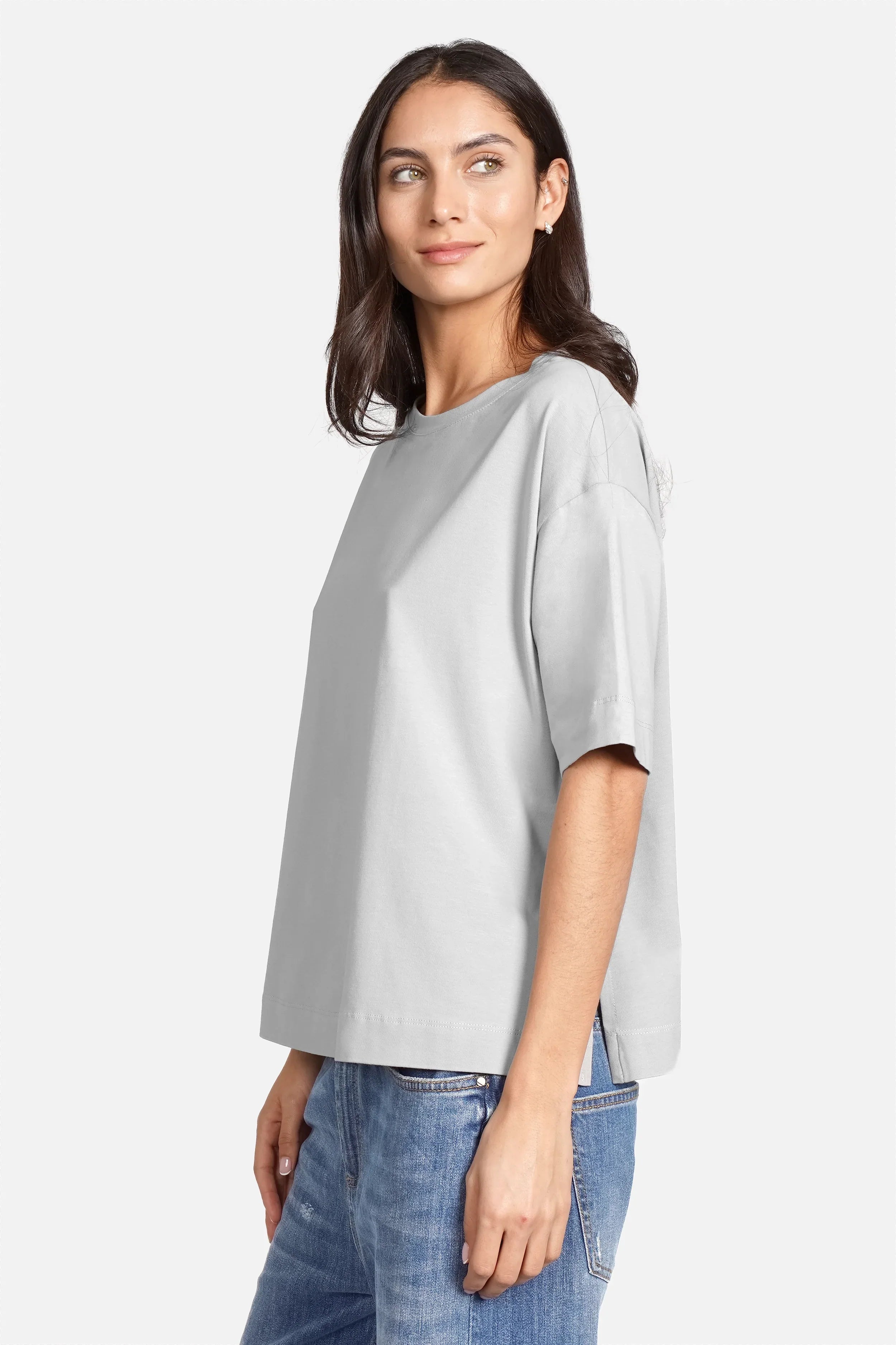 NITI.K Shirt aus elastischem Baumwolljersey mit Rundhalsausschnitt, kastiger Passform und seitlichen Schlitzen
