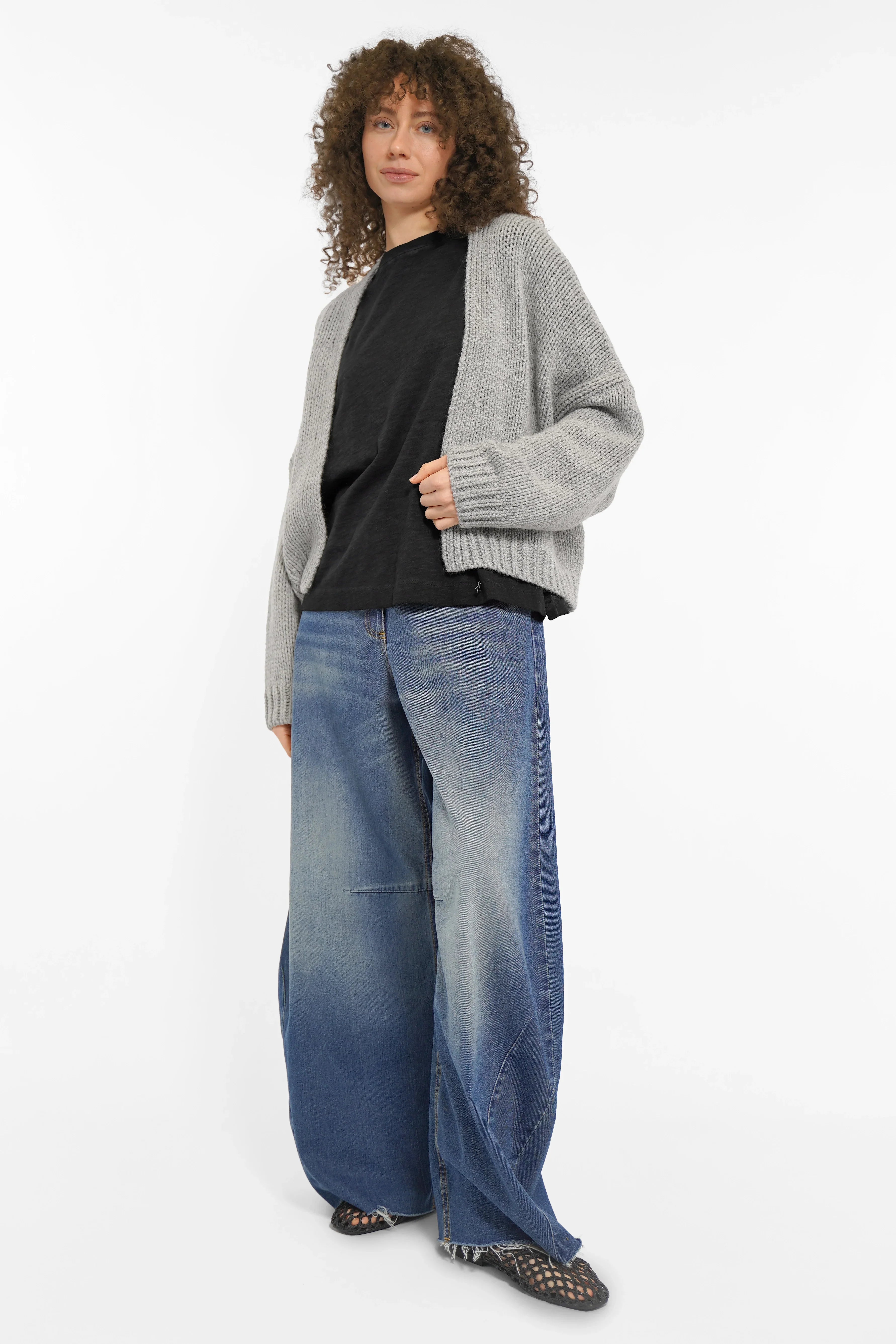 NITI Revive T-Shirt in kastiger Passform mit Rundhalsausschnitt und seitlichen Schlitzen aus cold-washed Baumwolle