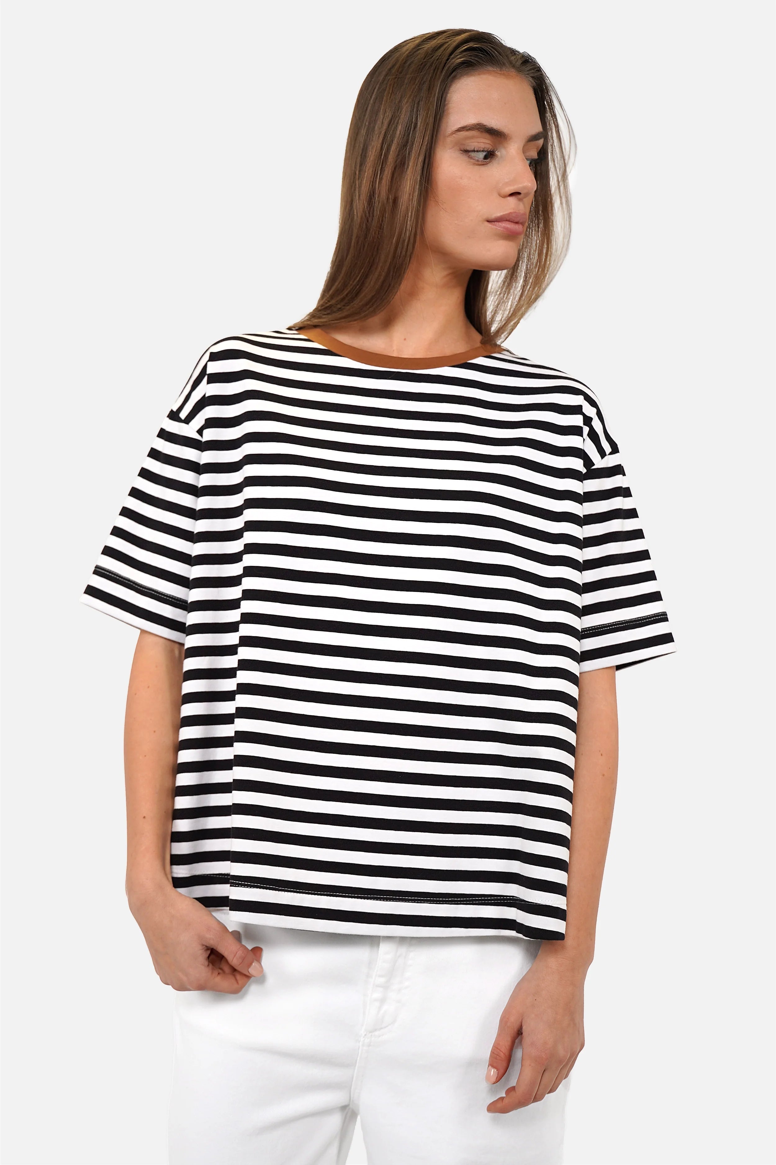 NITI.K T-Shirt aus elastischem Baumwolljersey mit Rundhalsausschnitt und kastiger Passform