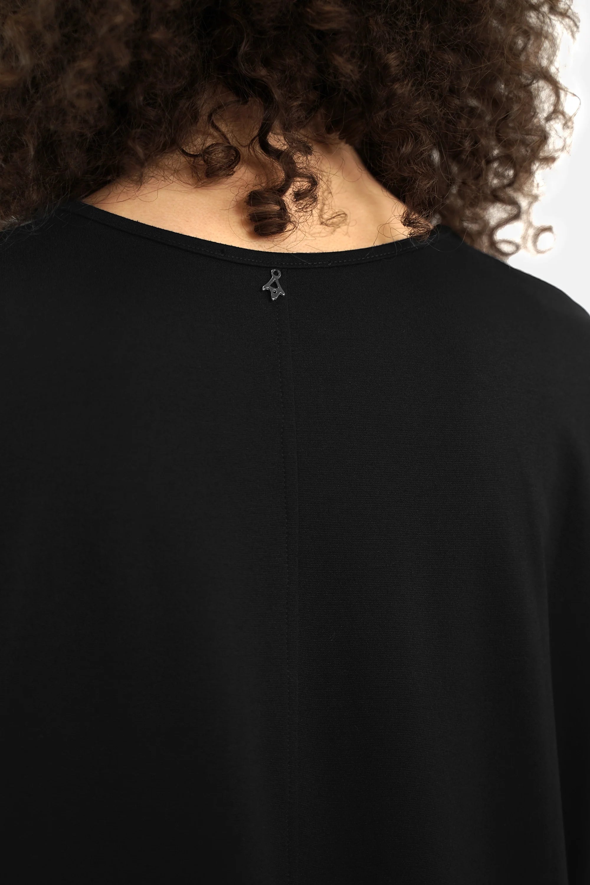 Mittelschwere Viskosenjersey NIVKA Jersey Maxikleid mit Rundhalsausschnitt und seitlichen Eingrifftaschen