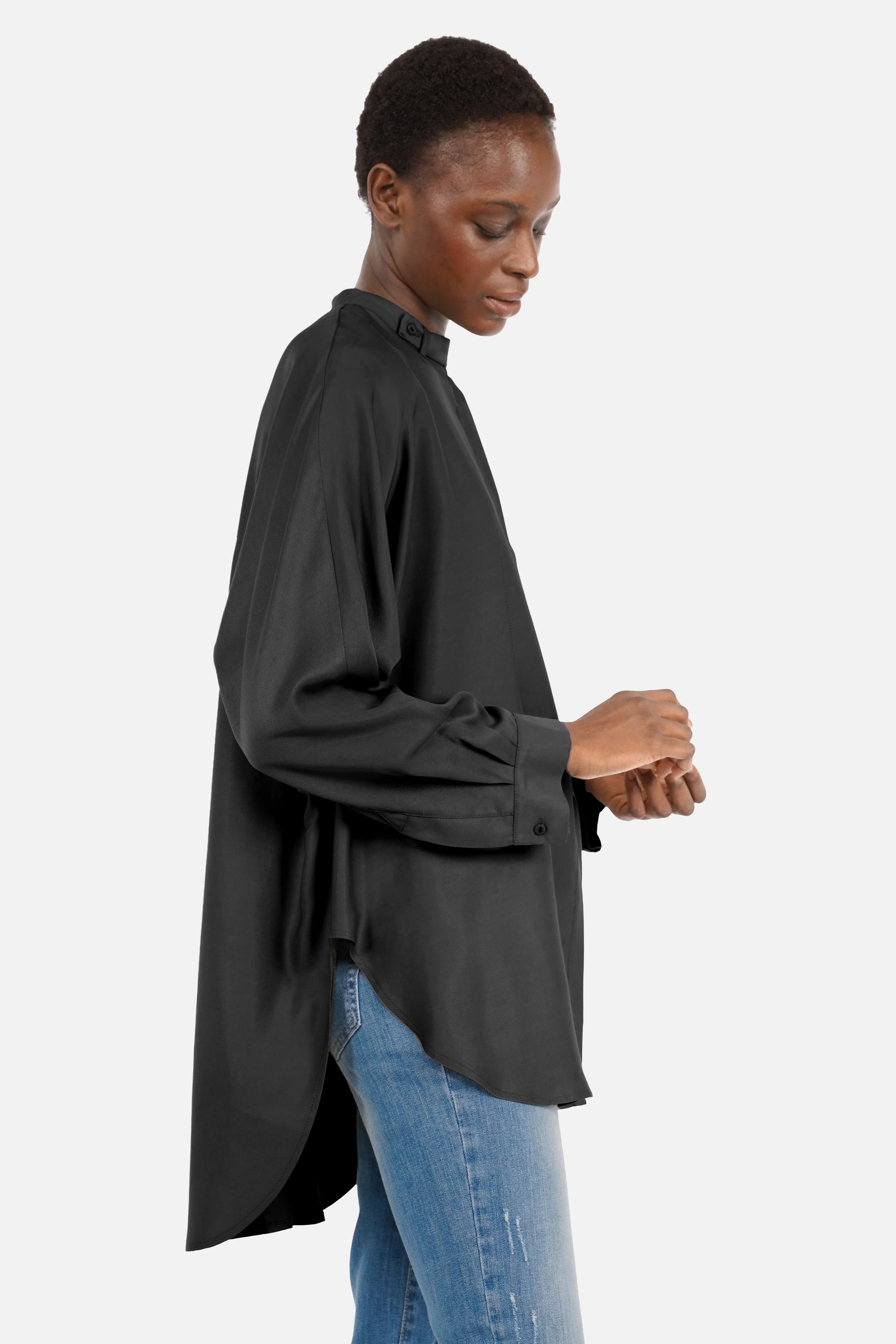 NORAA Oversize-Bluse aus fließendem Lyocell mit Stehkragen und verdeckter Knopfleiste