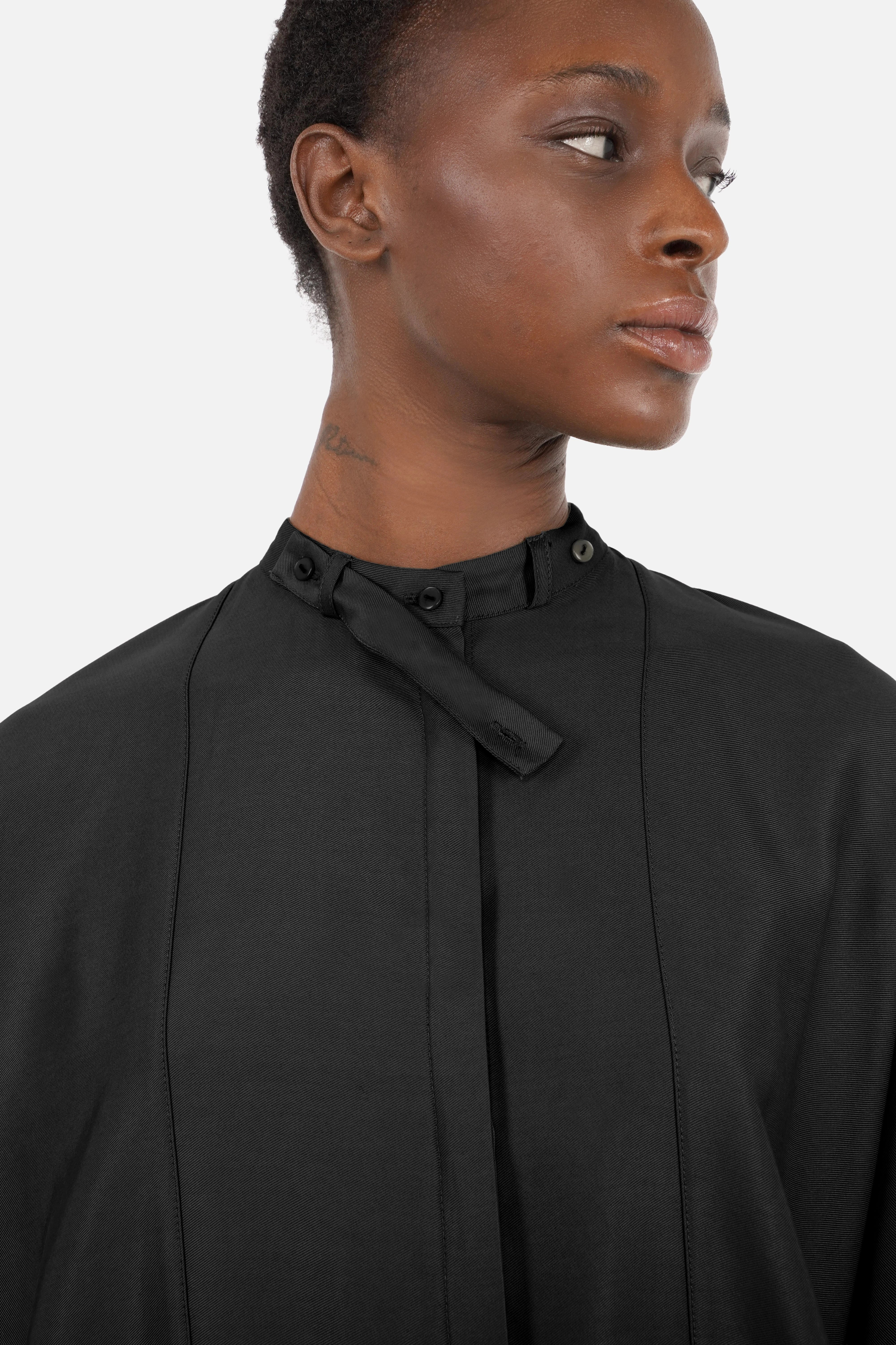 Weiße NORAA Oversize-Bluse aus fließendem Lyocell mit schmalem Stehkragen und verdeckter Knopfleiste