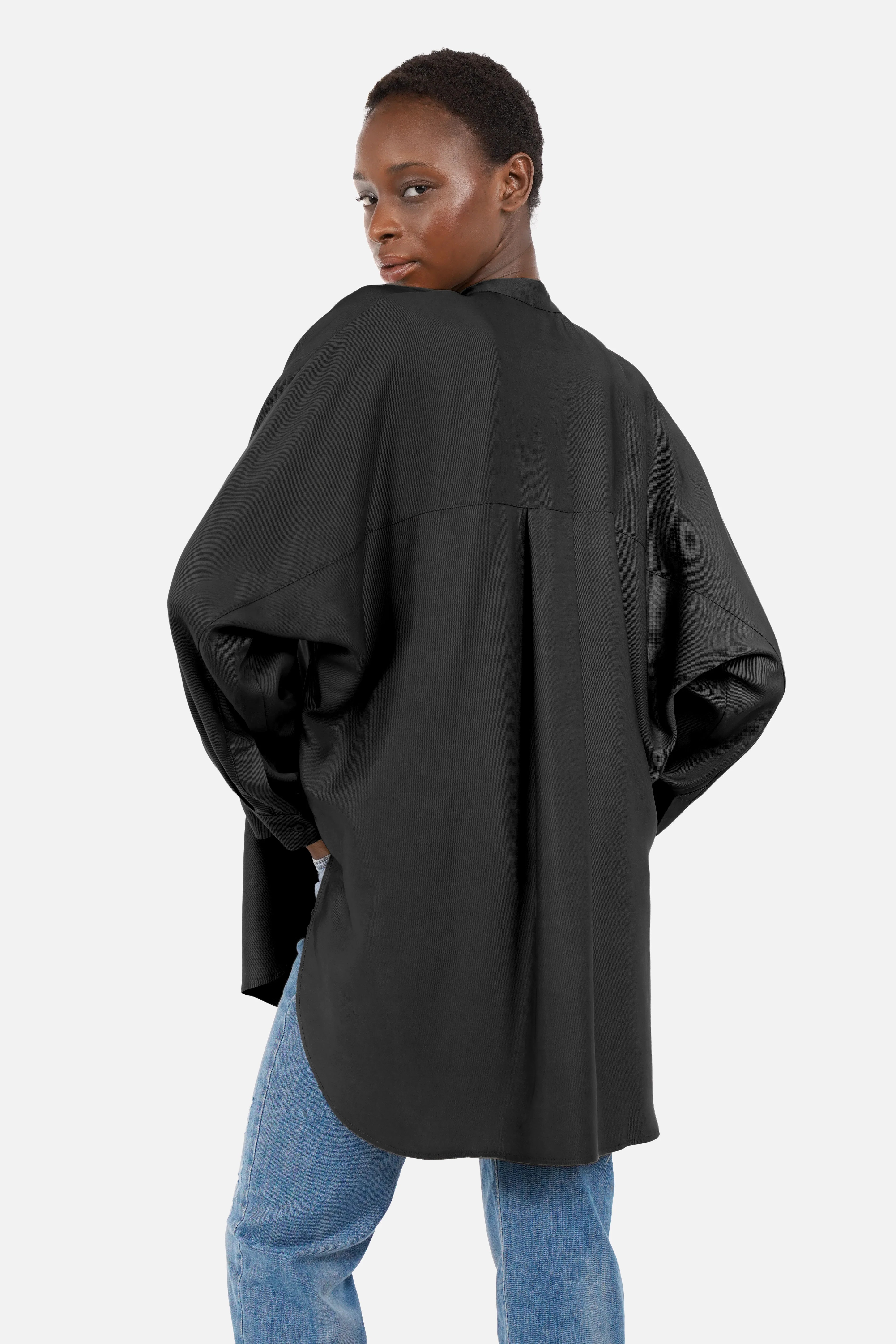 NORAA Oversize-Bluse aus fließendem Lyocell mit Stehkragen und verdeckter Knopfleiste