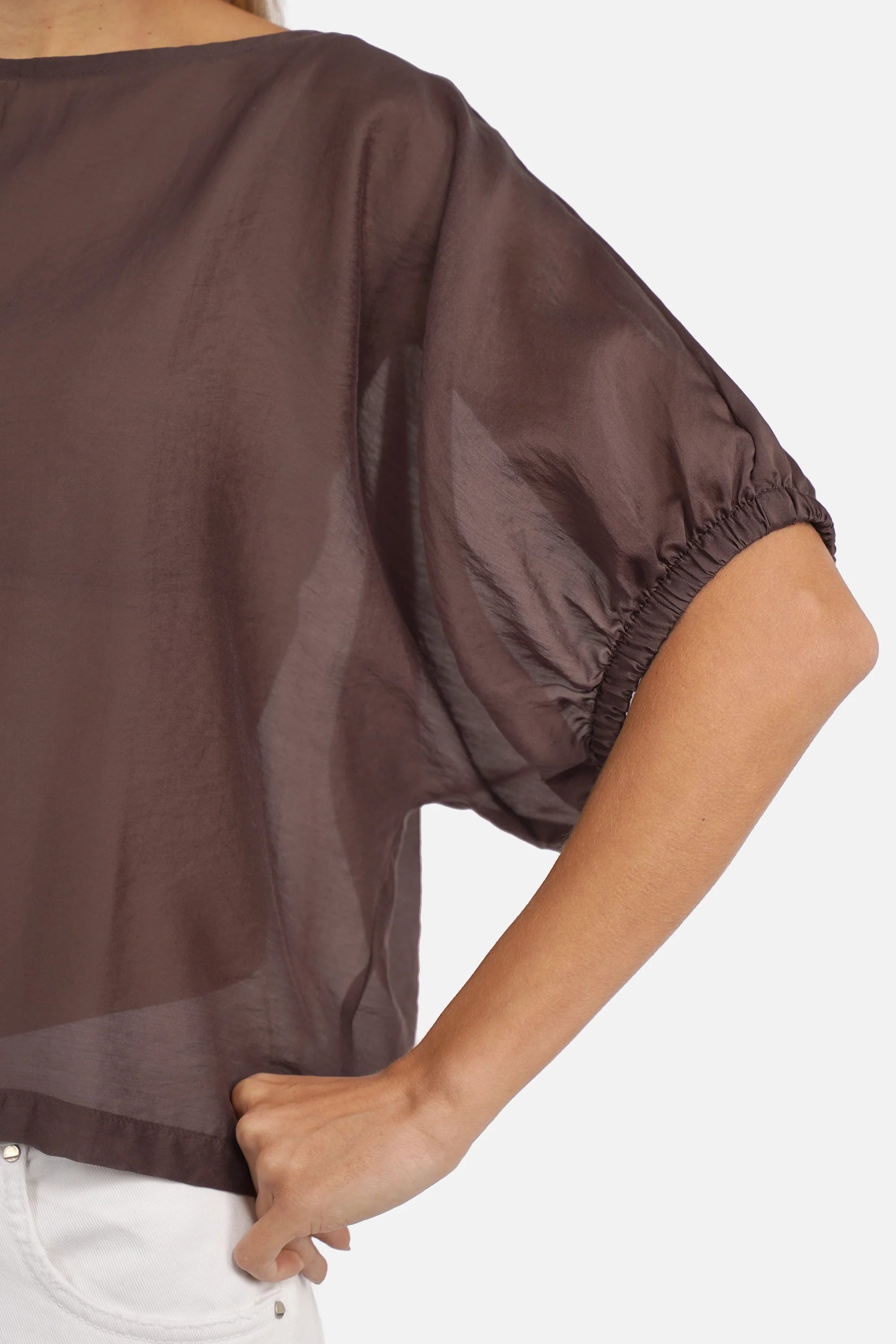 NOSHI Kurzarm Bluse mit Leo-Allover-Print und Fledermausärmeln aus fließendem, semitransparentem Material