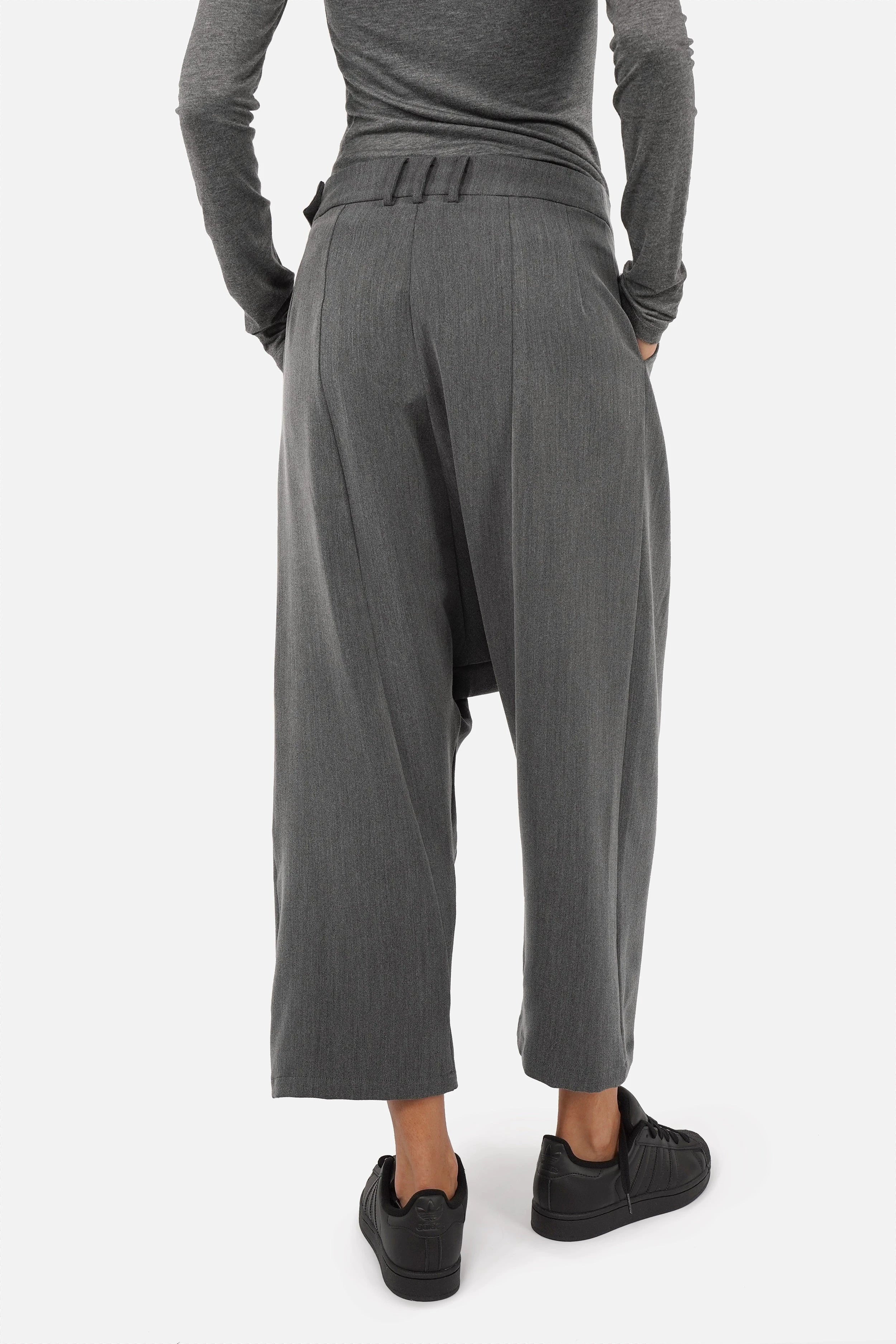 NURY Avantgarde Hose mit tiefem Schritt und weitem, schmal zulaufendem Bein in Melange-Optik