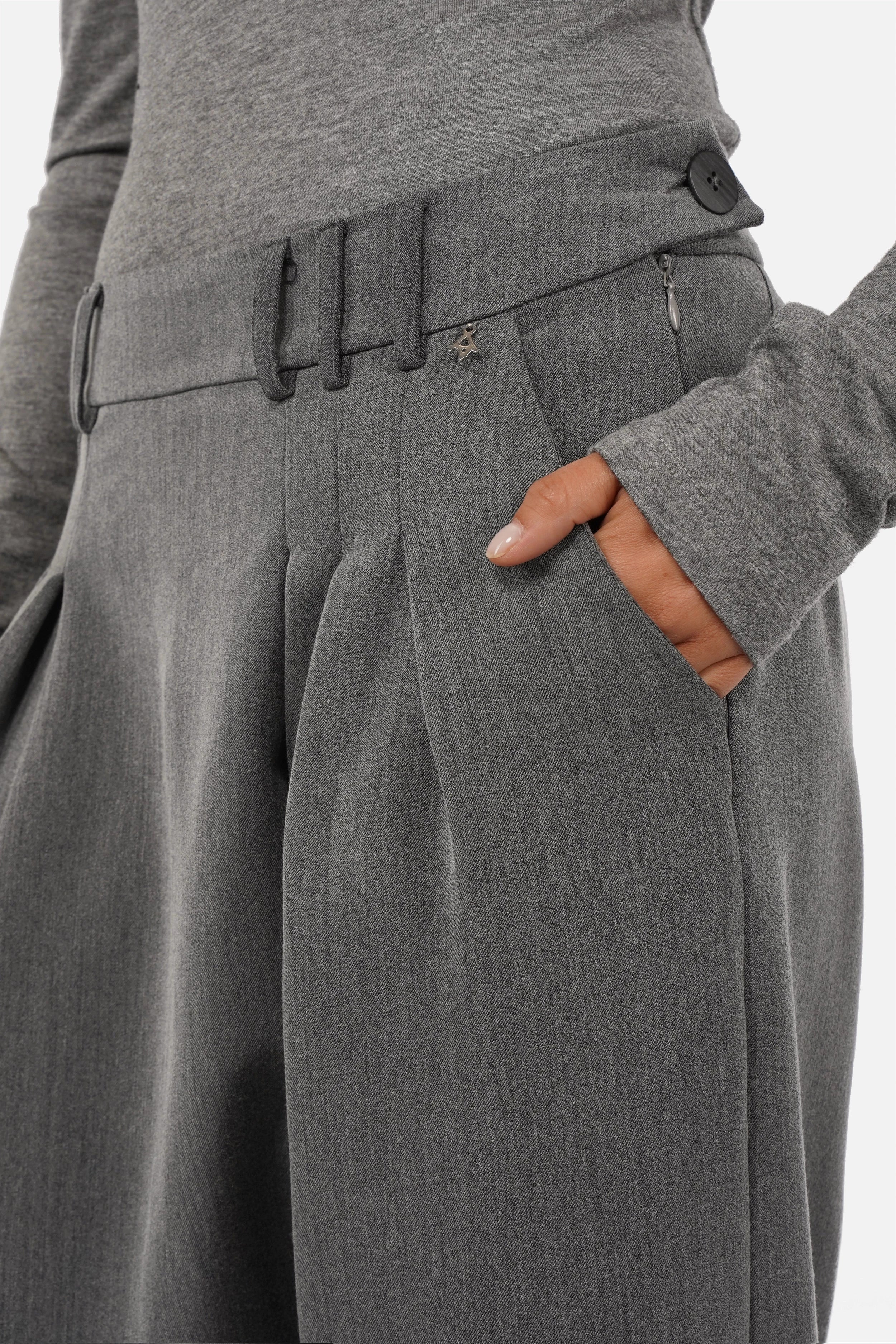 NURY Avantgarde Hose mit tiefem Schritt und melierter Optik in Relaxed Fit