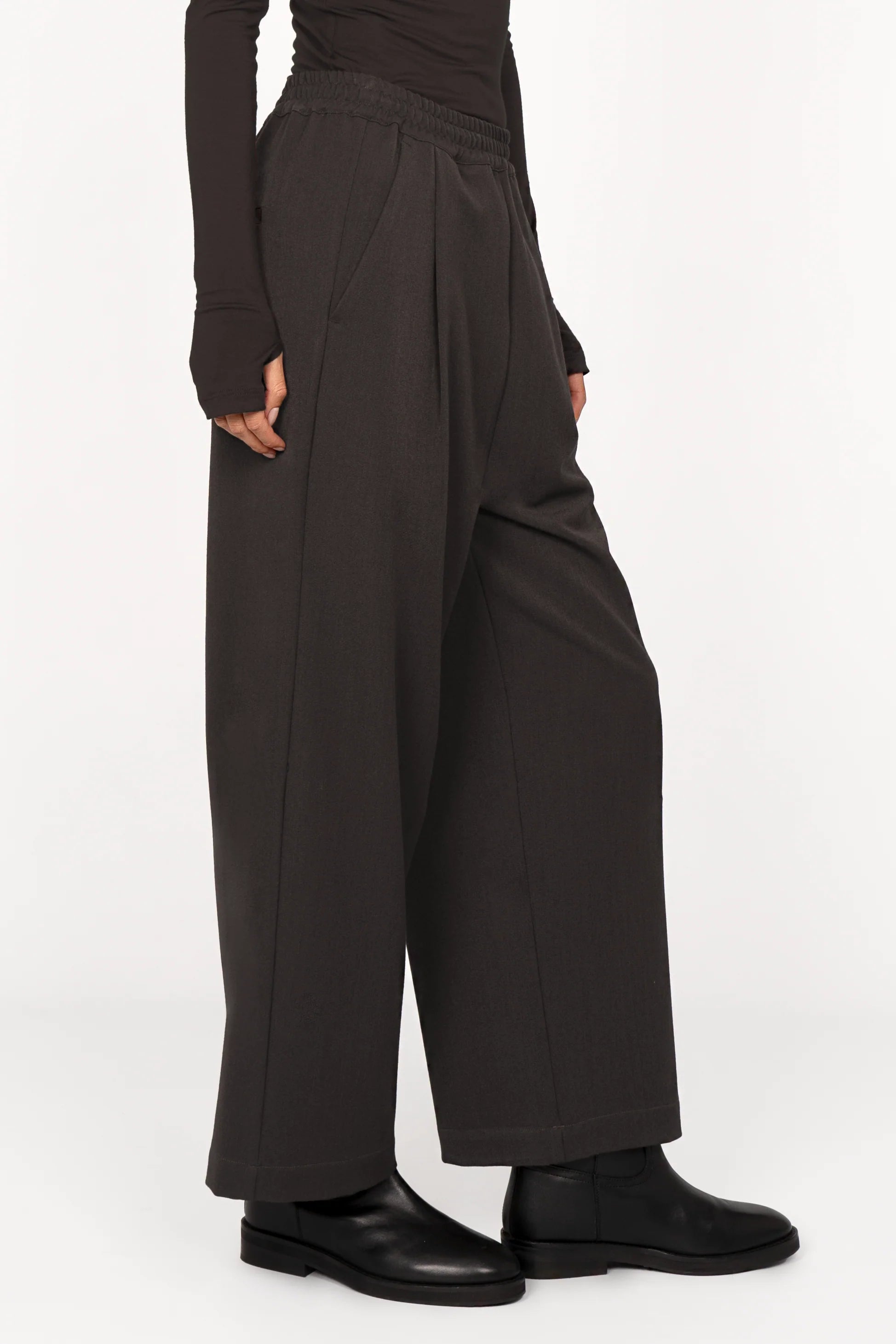 Black ONAH wide-leg pants with elastic waistband and side pockets, relaxed fit.