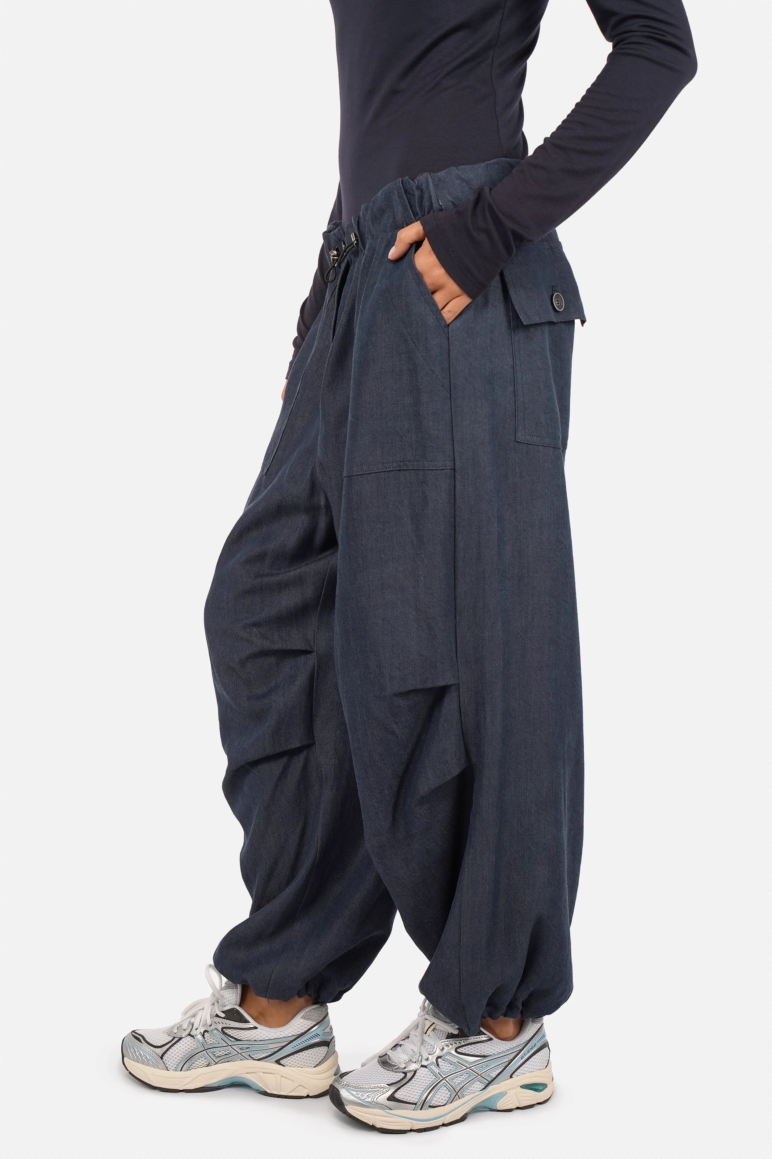 ONIDA Parachute-Cargohose aus weichem Lyocell mit hohem Elastikbund, Kordelzügen, Cargo- und Gesäßtaschen in Baggy-Silhouette