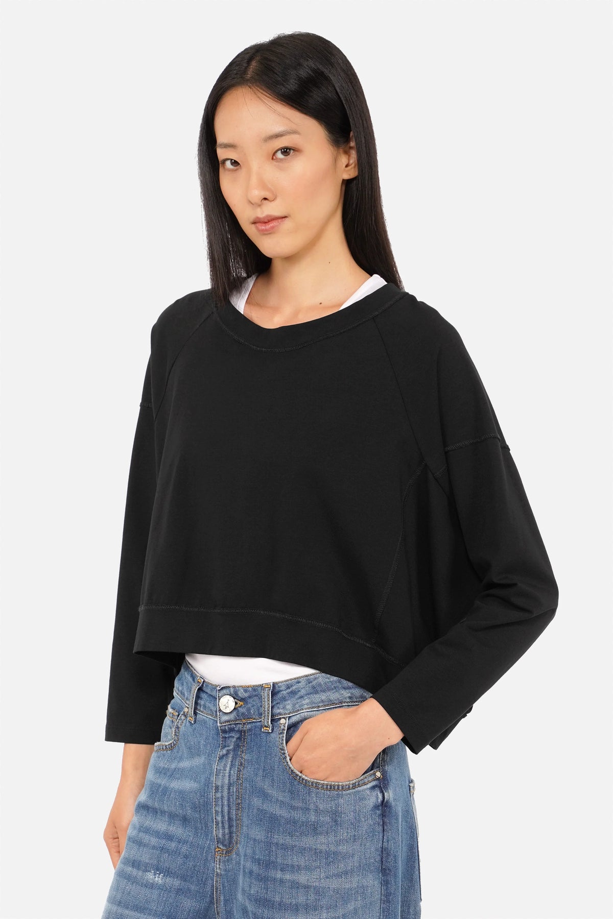 OSASU Cropped Longsleeve aus hochwertiger Baumwolle mit weitem Rundhalsausschnitt und modernem Inside-out-Design
