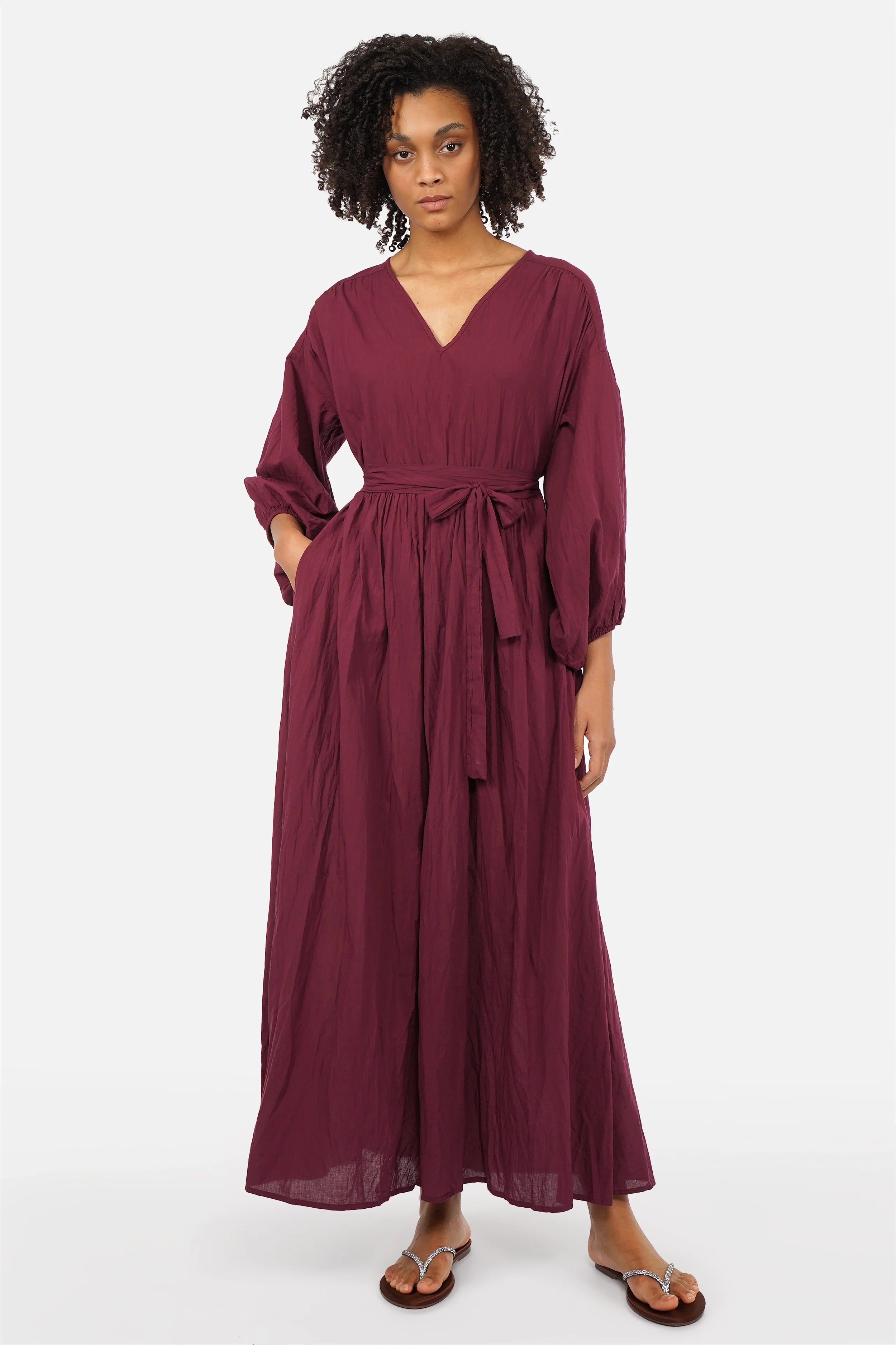 Damen Crinkle Maxikleid aus Baumwolle mit V-Ausschnitt, Ballonärmeln und Bindegürtel in Maxi-Länge