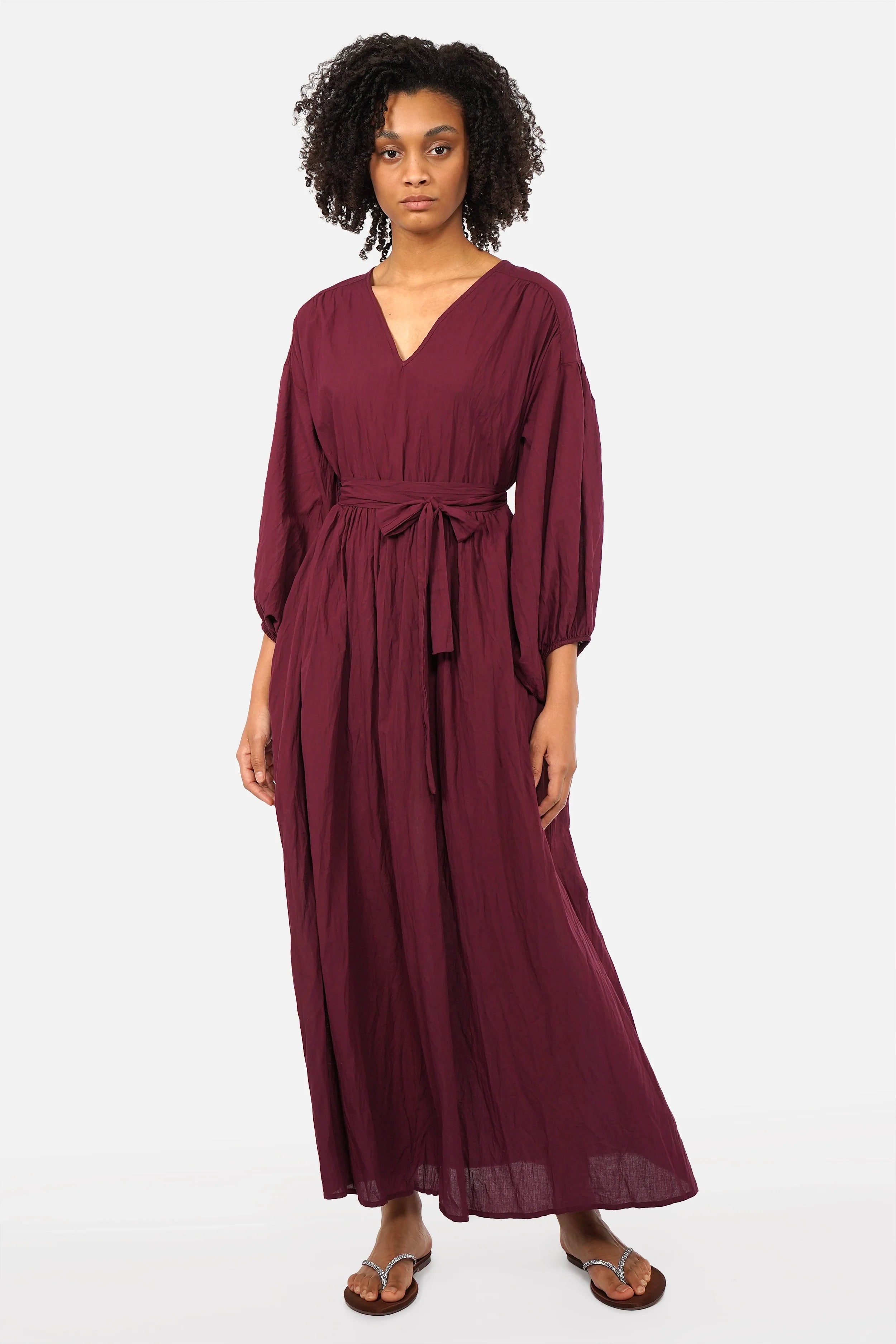 Crinkle Maxikleid aus weicher Baumwolle mit V-Ausschnitt, Ballonärmeln und Volantrock in Maxi-Länge