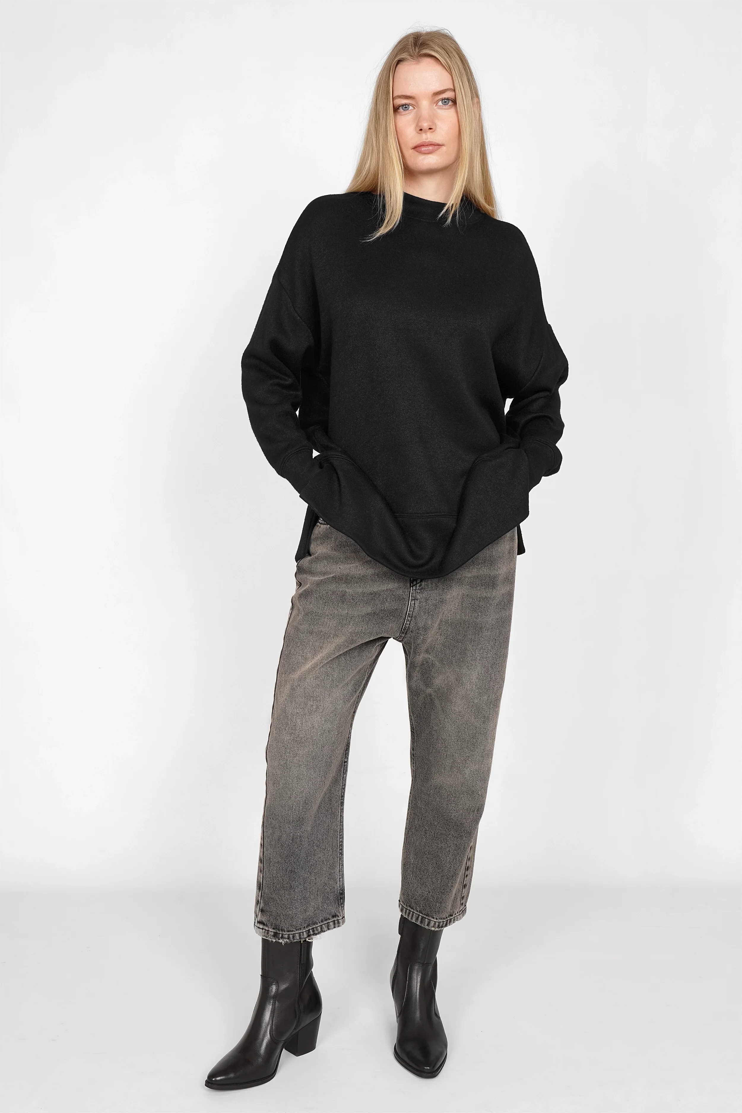 PATI.K Oberteil aus softem Feinstrick in Schwarz mit Rundhalsausschnitt und Relaxed Fit