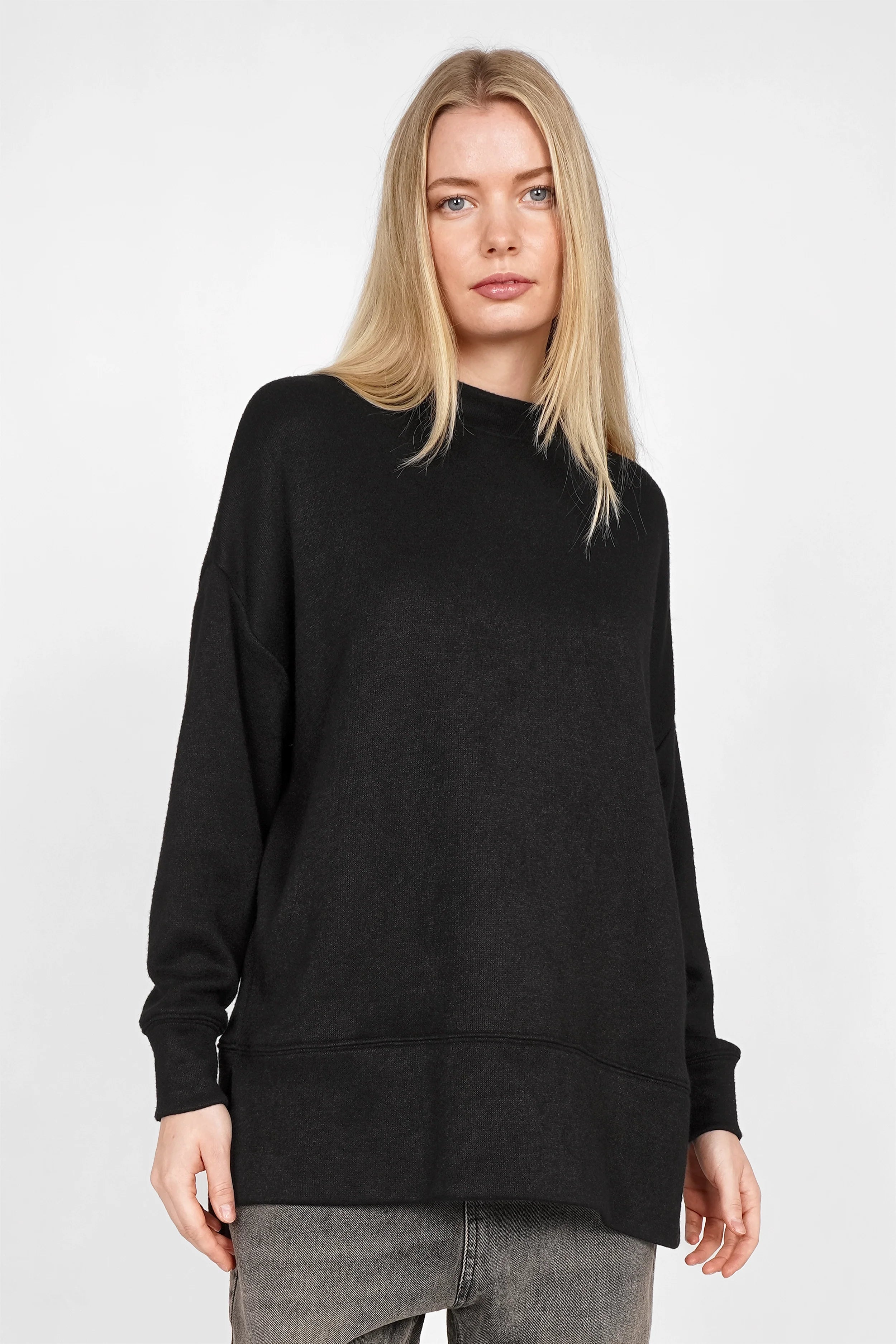 PATI.K Oberteil aus softem Feinstrick in Schwarz mit Relaxed Fit und überschnittenen Schultern