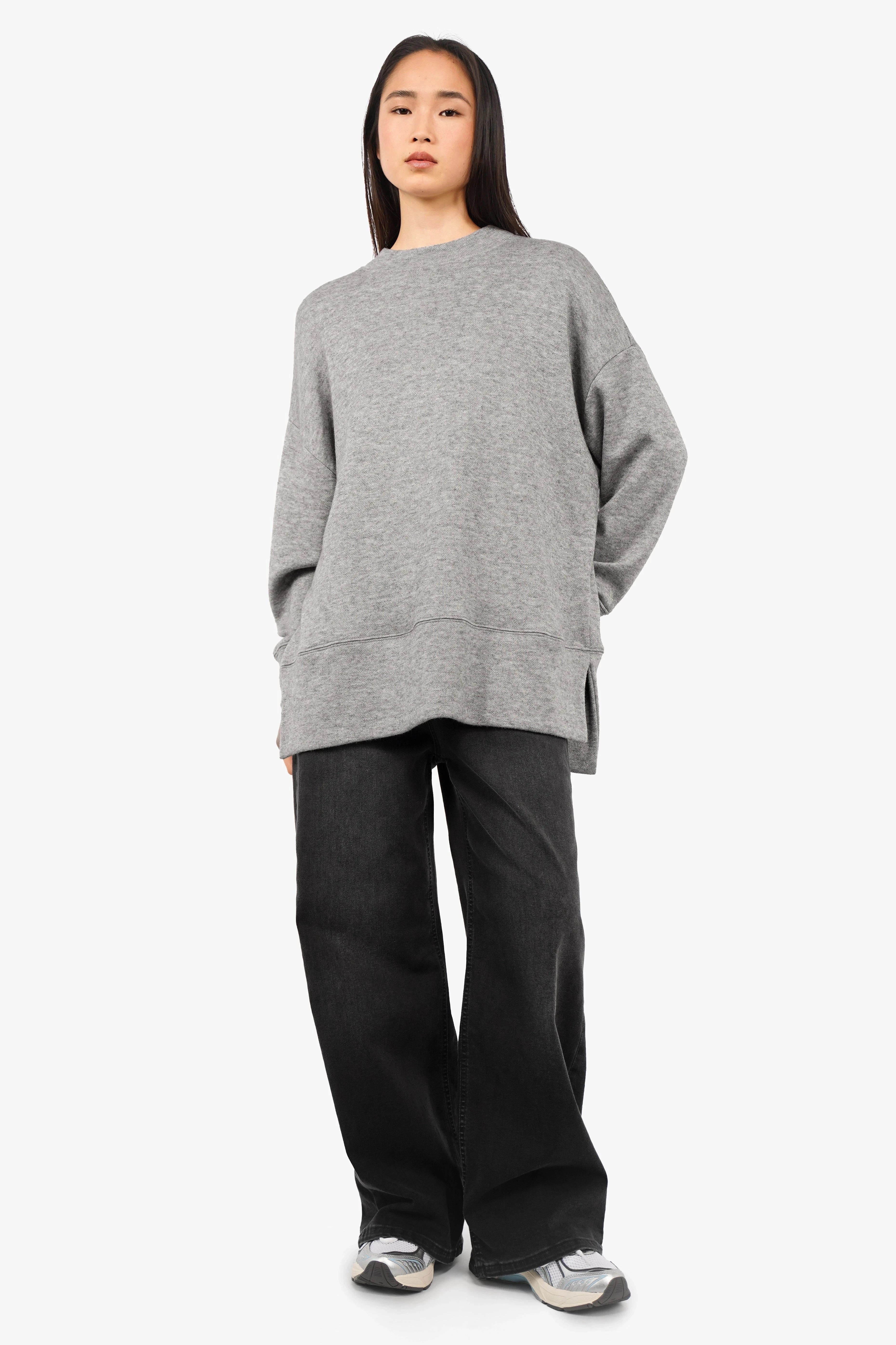 PATI.K Oberteil grauer Feinstrickpullover mit Rundhalsausschnitt und Relaxed Fit