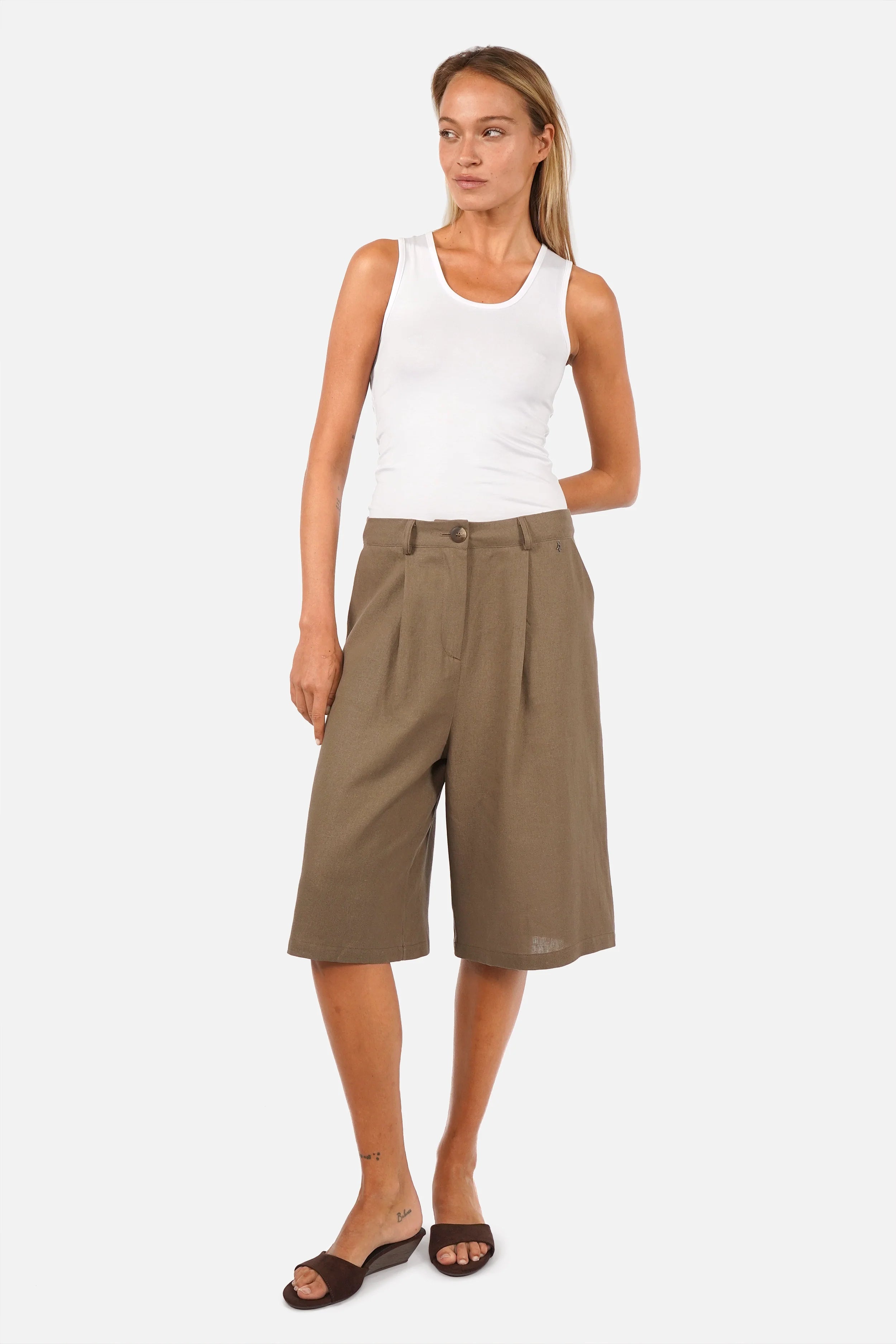 PEBBY Bermuda Shorts aus leichtem Leinenmix mit seitlichen Taschen und weitem Bein