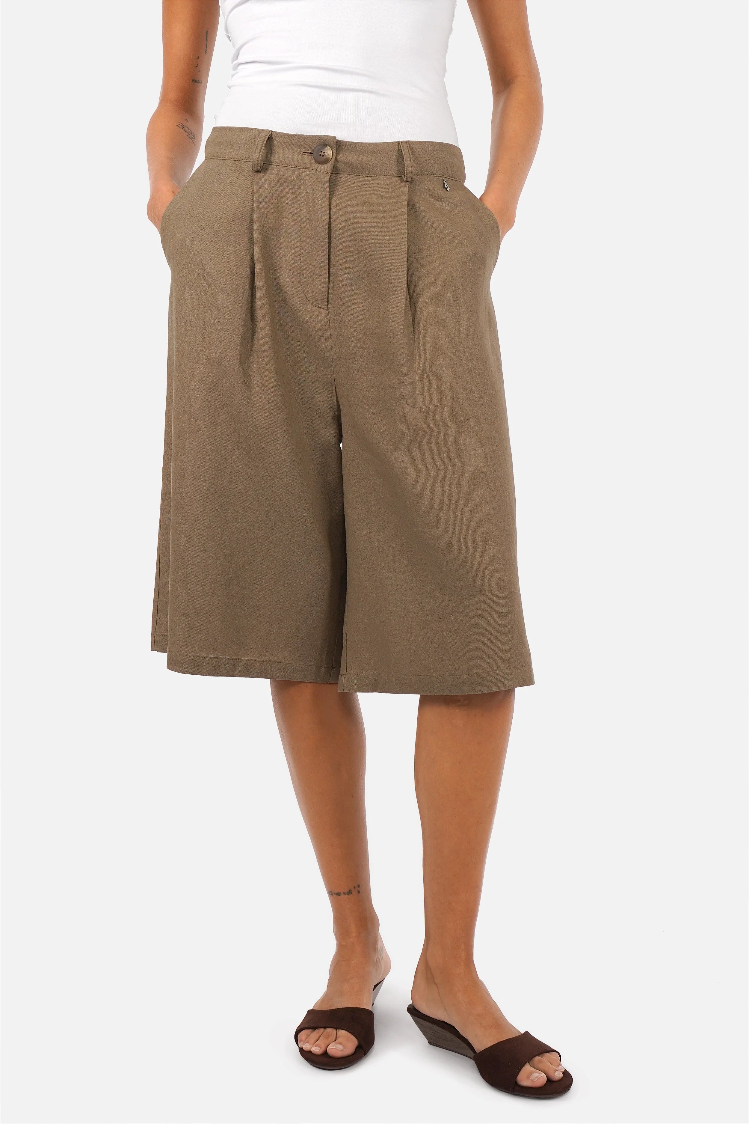 PEBBY Bermuda Shorts aus leichtem Leinenmix mit Gürtelschlaufen und seitlichen Eingriffstaschen