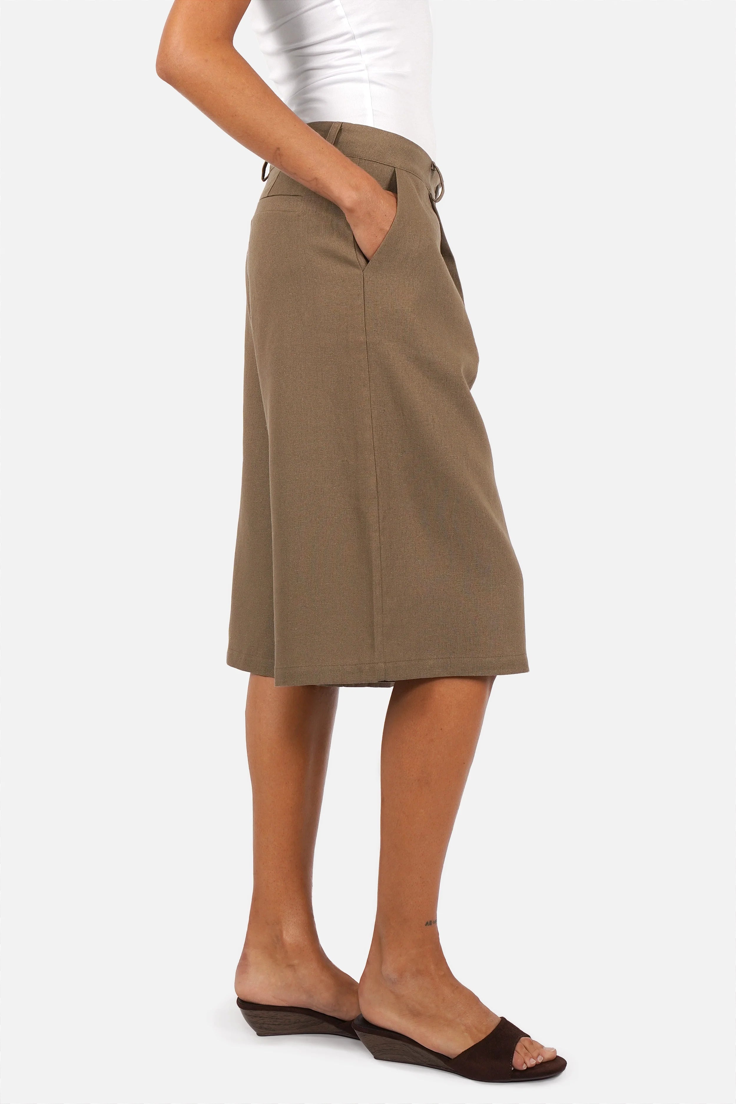 PEBBY Bermuda Shorts aus leichtem Leinenmix mit weitem Bein und Bundfalten