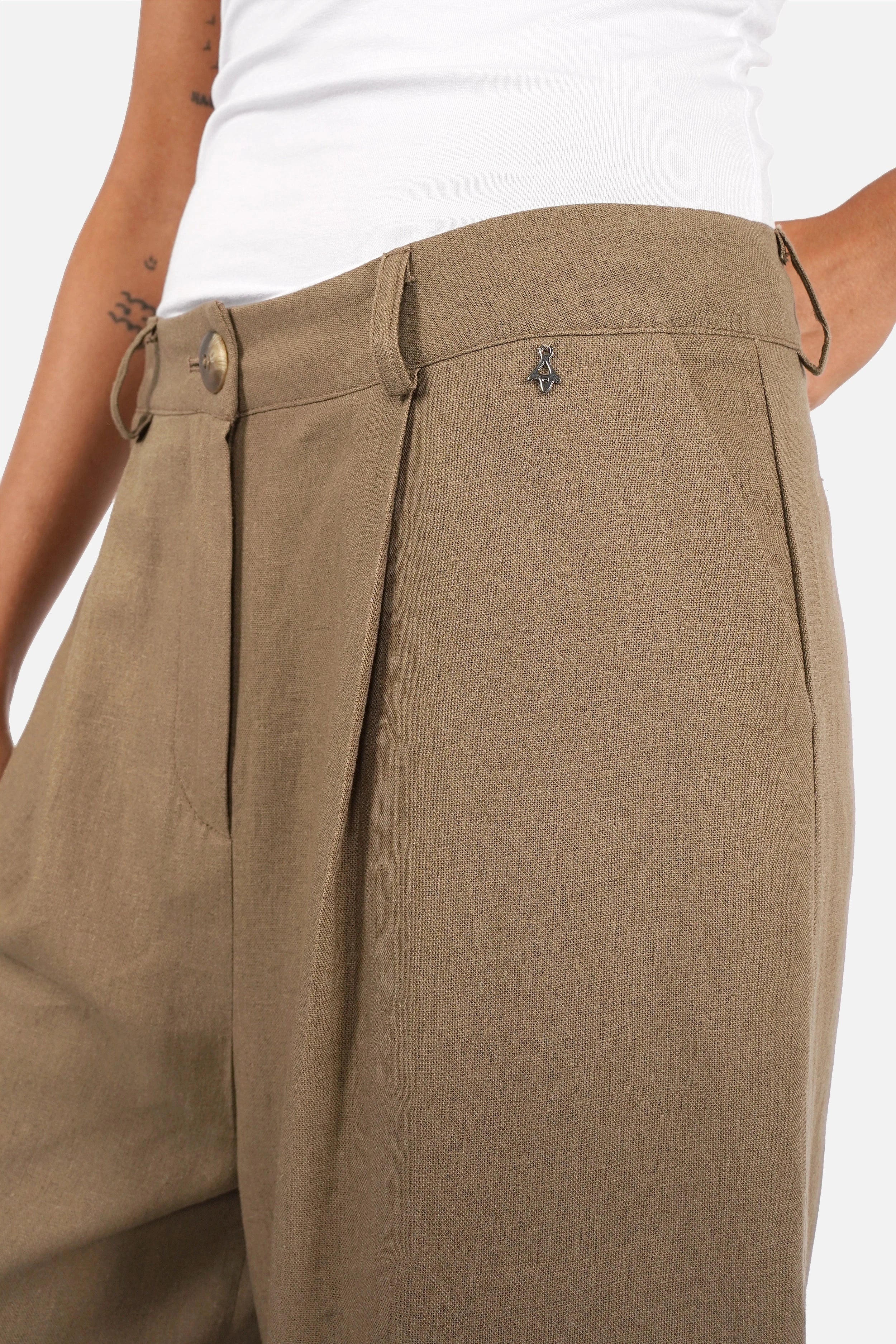 PEBBY Bermuda Shorts aus luftig leichtem Leinenmix mit breitem Bein und Bundfalten