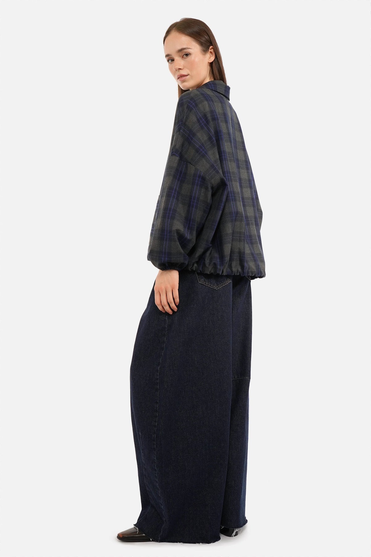 PEFFA Hemdblouson mit Karomuster und blauen Akzentlinien, weiche Viskosequalität, klassischer Kragen, voluminöse Ärmel, elastische Manschetten, regulierbarer Saum, relaxed Fit