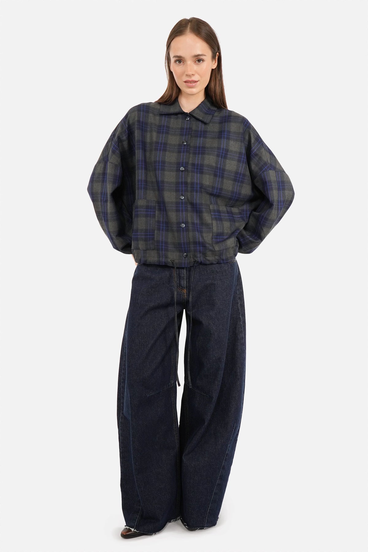 PEFFA Hemdblouson mit markantem Karomuster und blauen Akzentlinien, klassischem Hemdkragen und elastisch gerafften Ärmeln