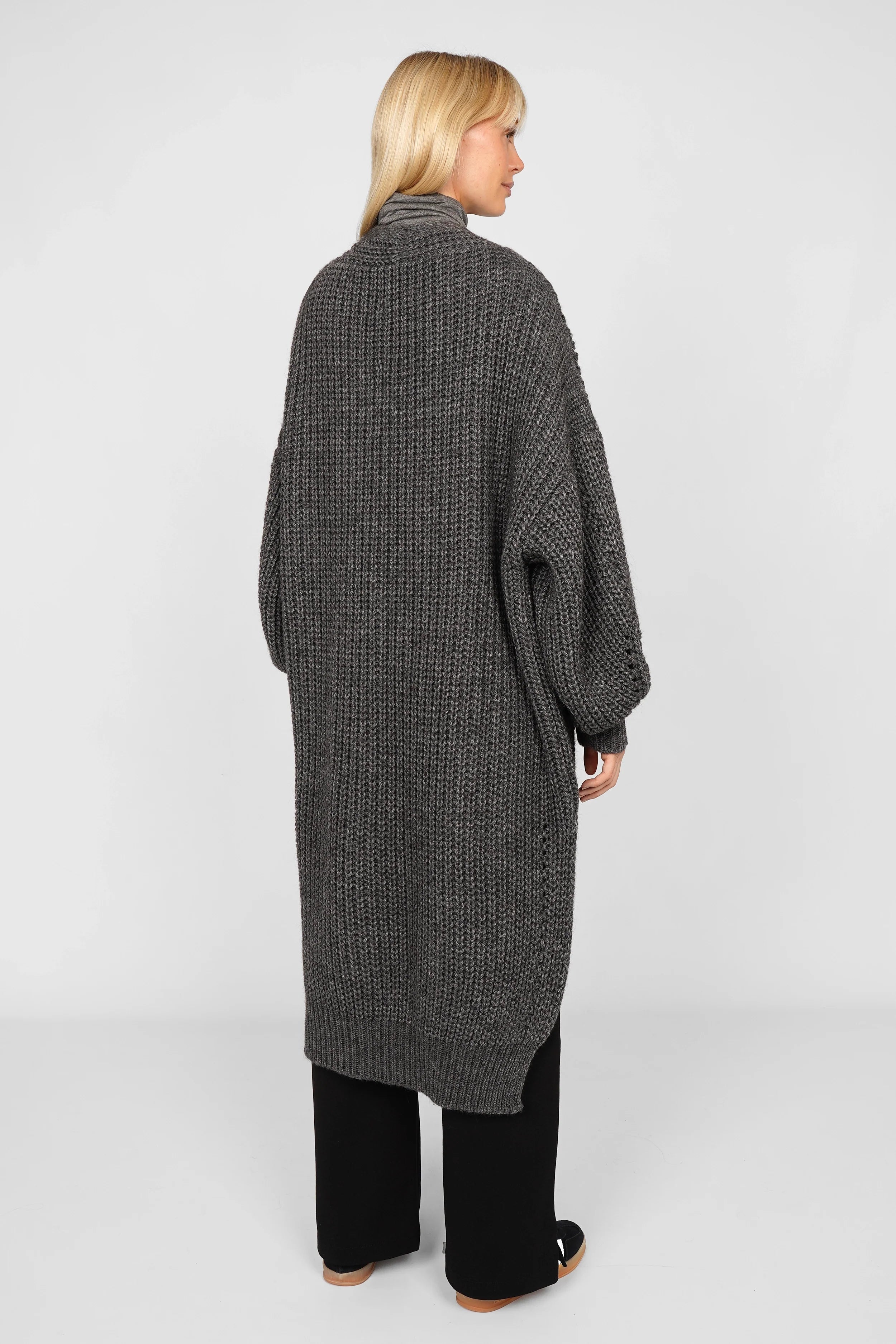 Damen Longcardigan aus Ajour-Strick mit Alpakawolle in oversize Passform, hinten länger geschnitten