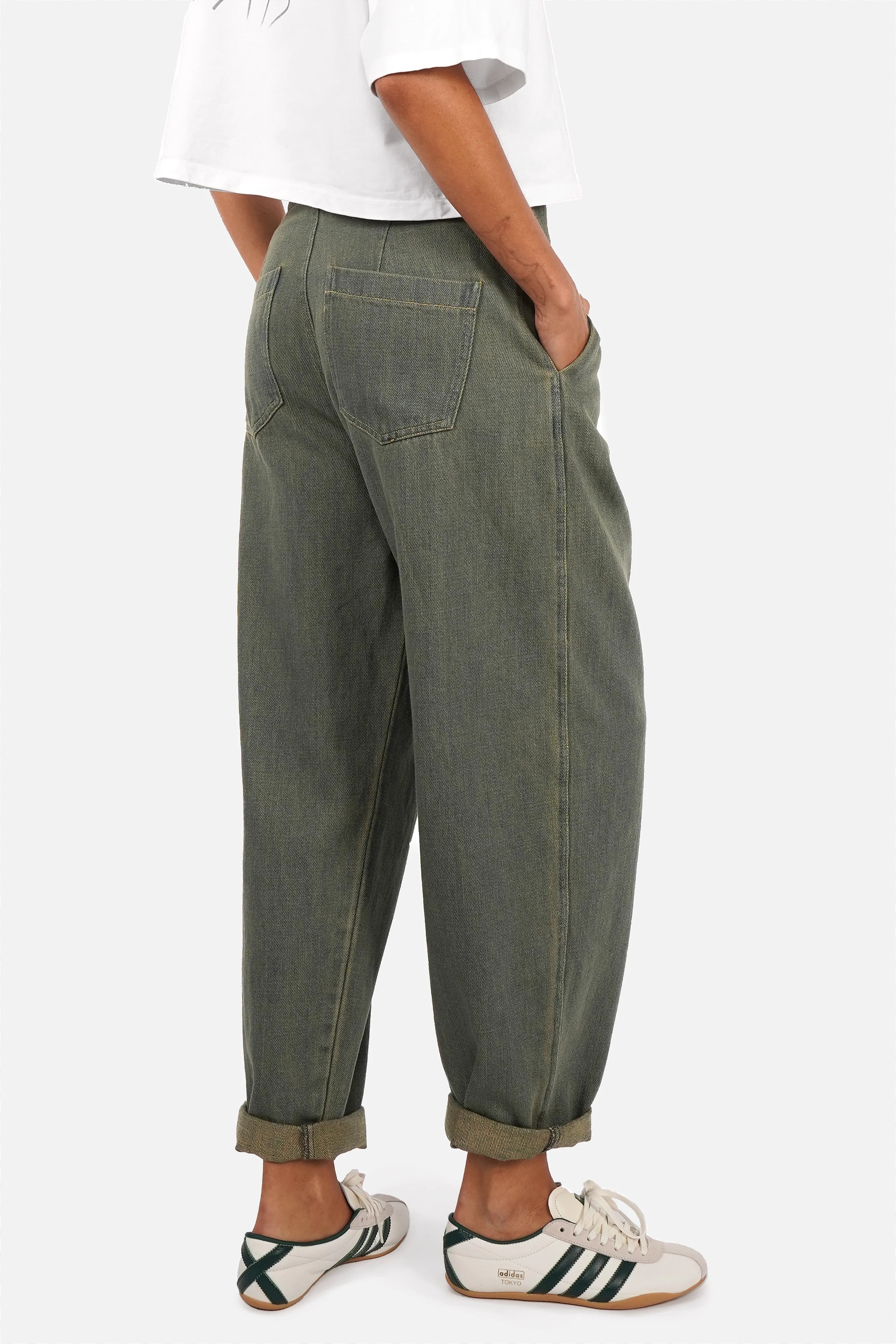SAIKA Relaxed Tapered Hose in tea-dyed structured cotton with tapered leg and relaxed fit