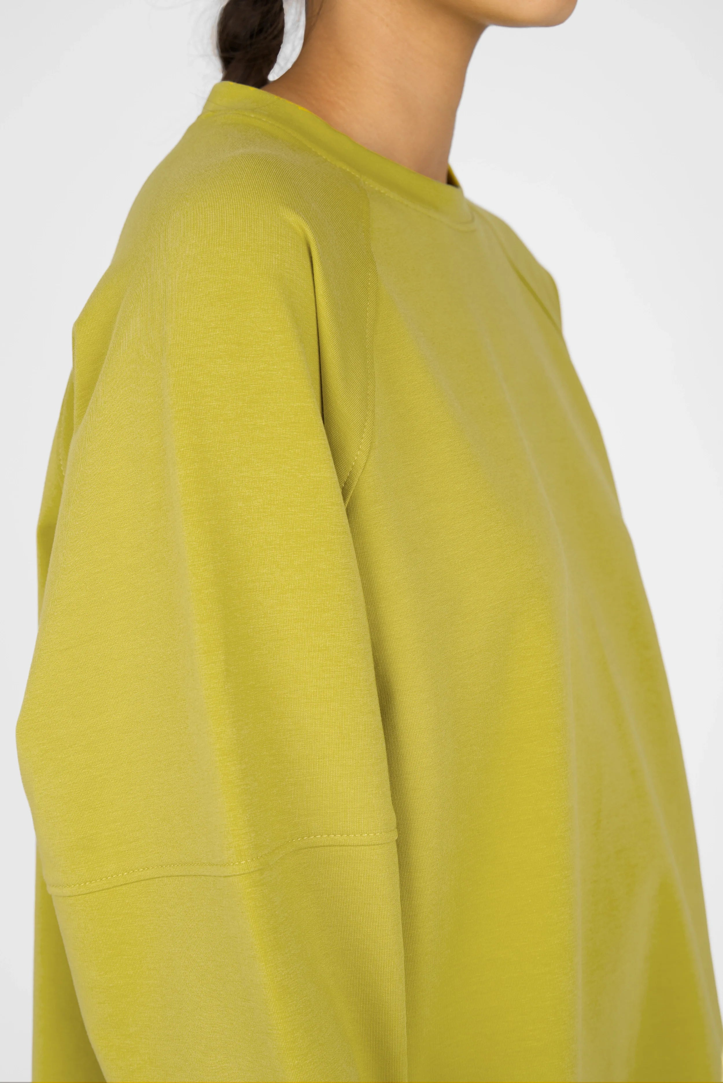 Lässiger SELKA Sweater in A-Linie mit Raglanärmeln und breiten Bündchen, hinten länger geschnitten