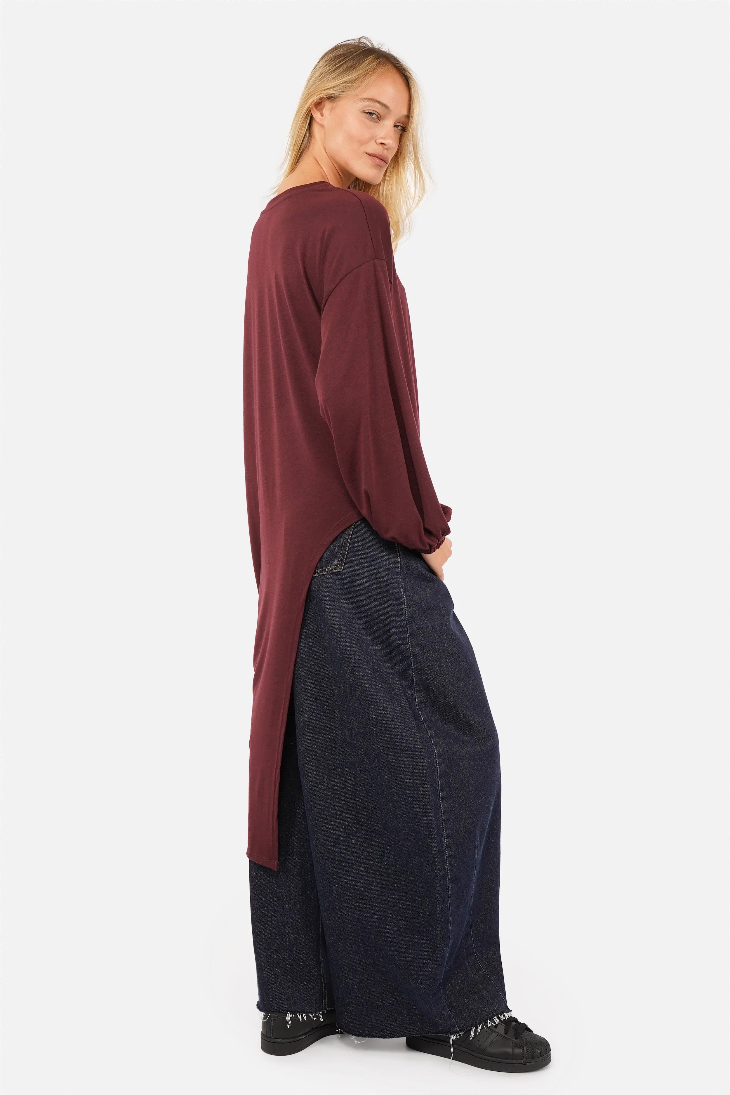 Weiches SENA Longline Shirt mit asymmetrischer One Shoulder Bluse und Drapierung in Jerseyqualität