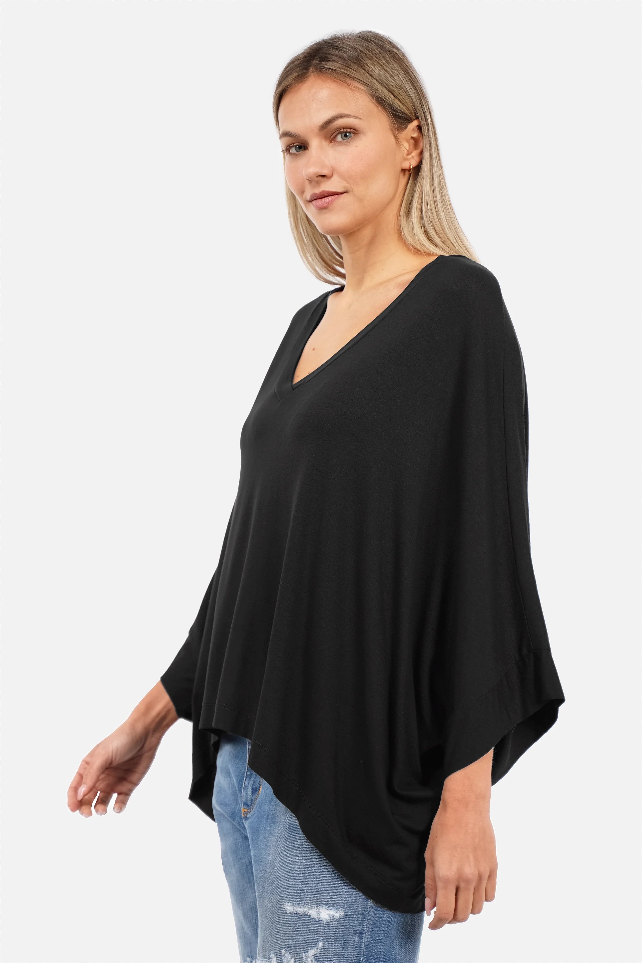 SERYN V-Neck Shirt Damen in entspannter Passform mit V-Ausschnitt und Fledermausärmeln aus fließender Viskose