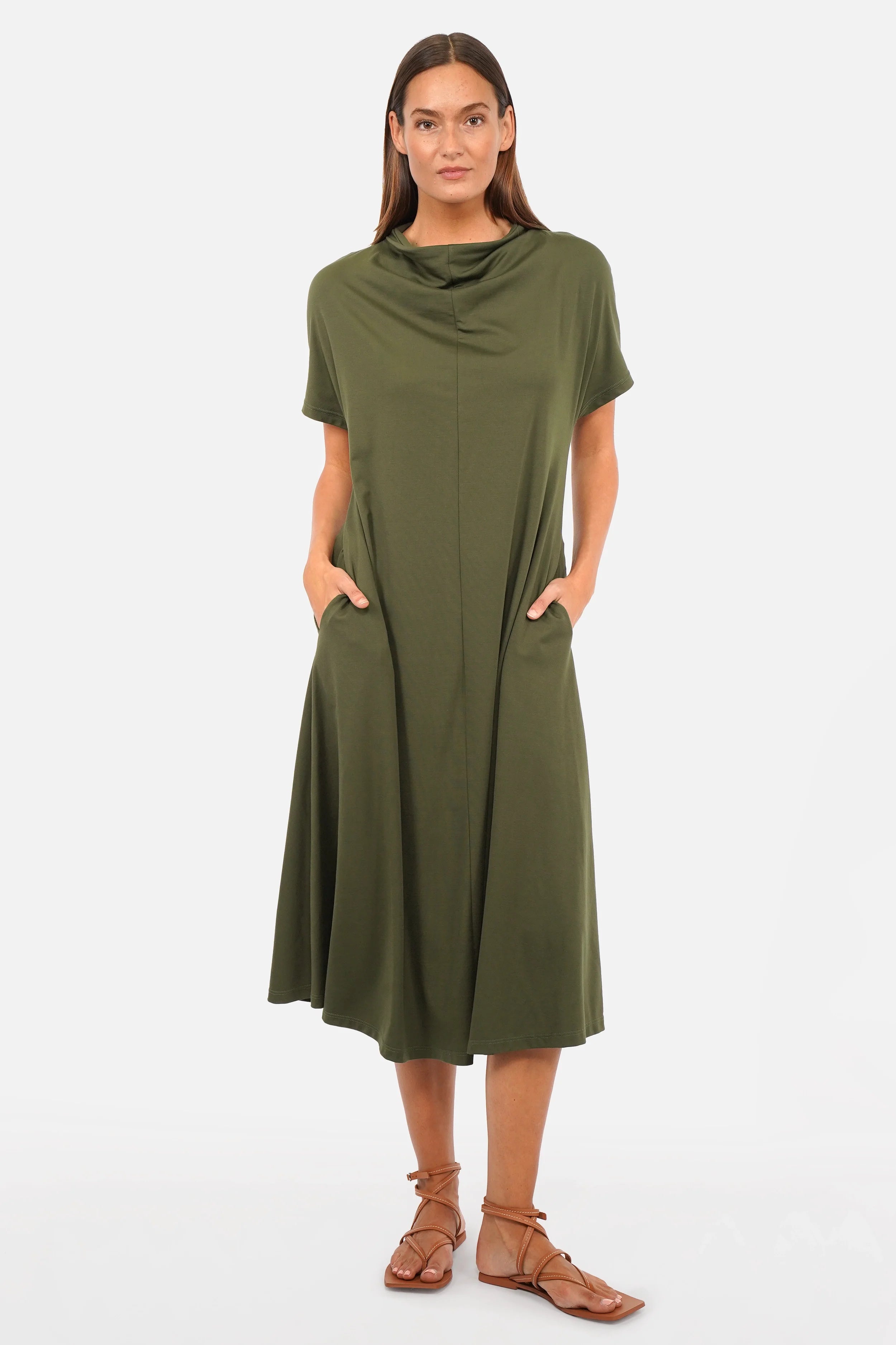 Fließendes SMINA Jersey Maxikleid mit Mockneck, angeschnittenen Ärmeln und seitlichen Eingrifftaschen in A-Linie und Maxi Länge