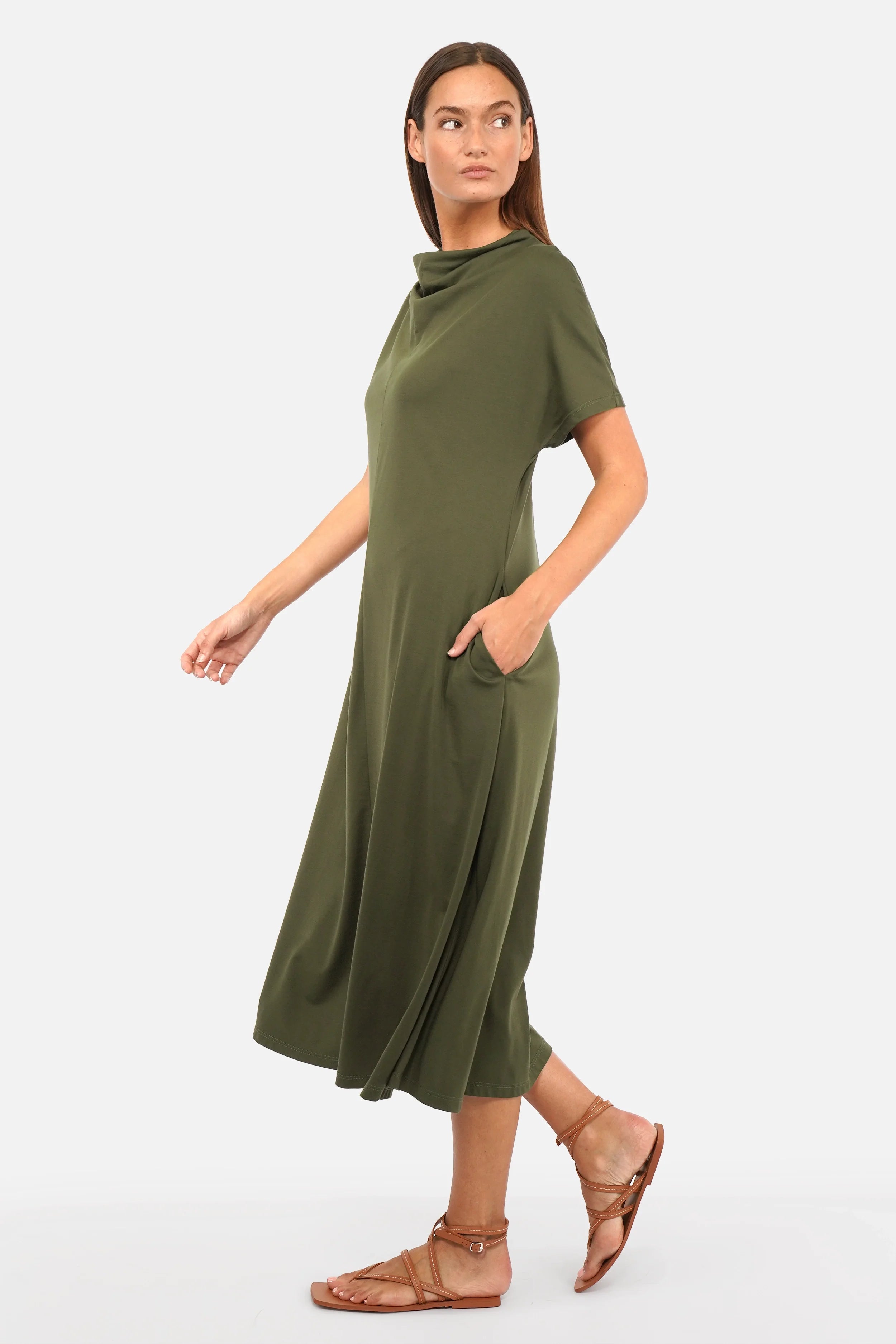 Fließendes SMINA Jersey Maxikleid mit Mockneck, angeschnittenen Ärmeln, Seitentaschen und A-Linie in Maxi-Länge