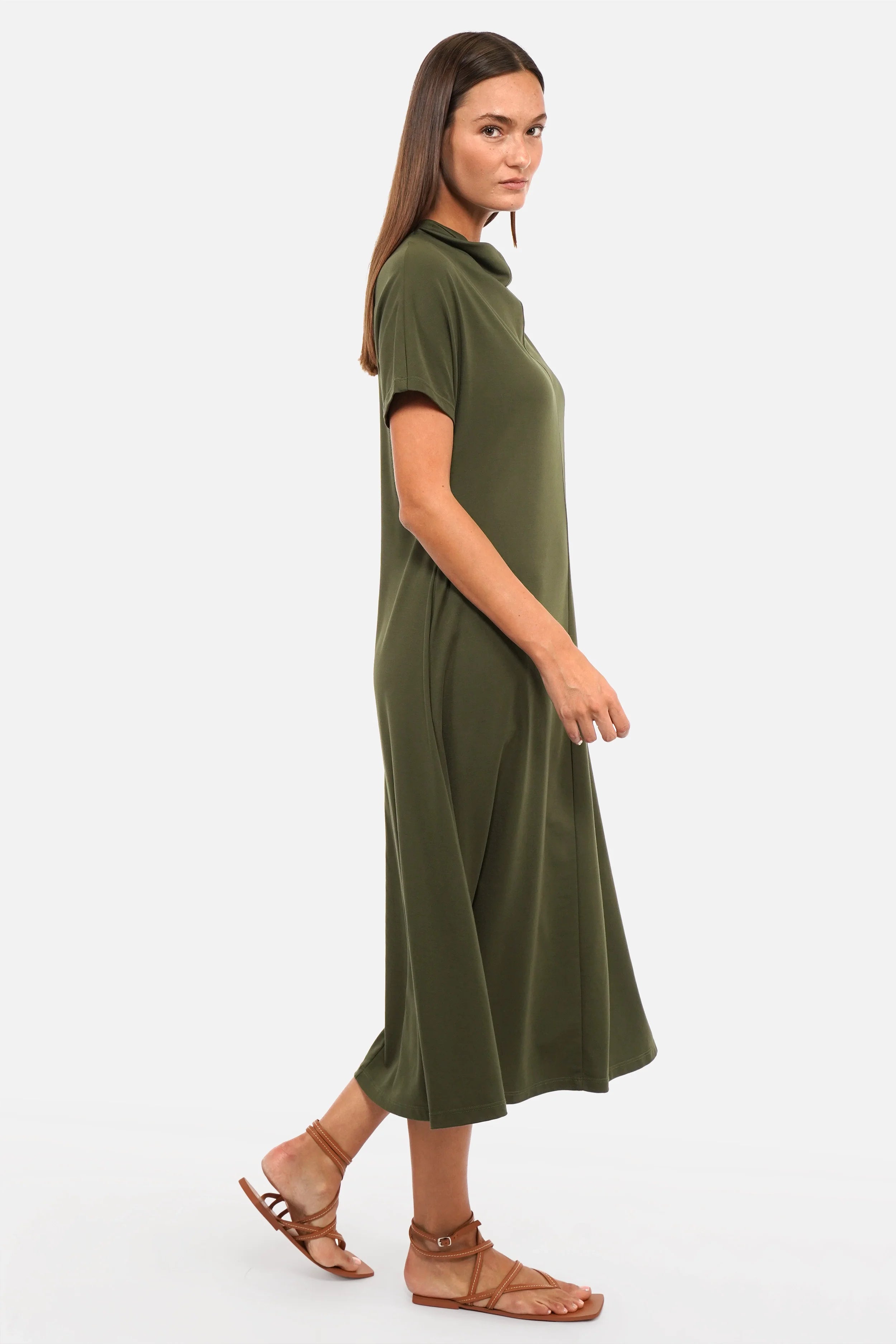 SMINA Jersey Maxikleid aus fließendem Viskosejersey mit Mockneck, angeschnittenen Ärmeln, seitlichen Eingrifftaschen und A-Linie in Maxi-Länge
