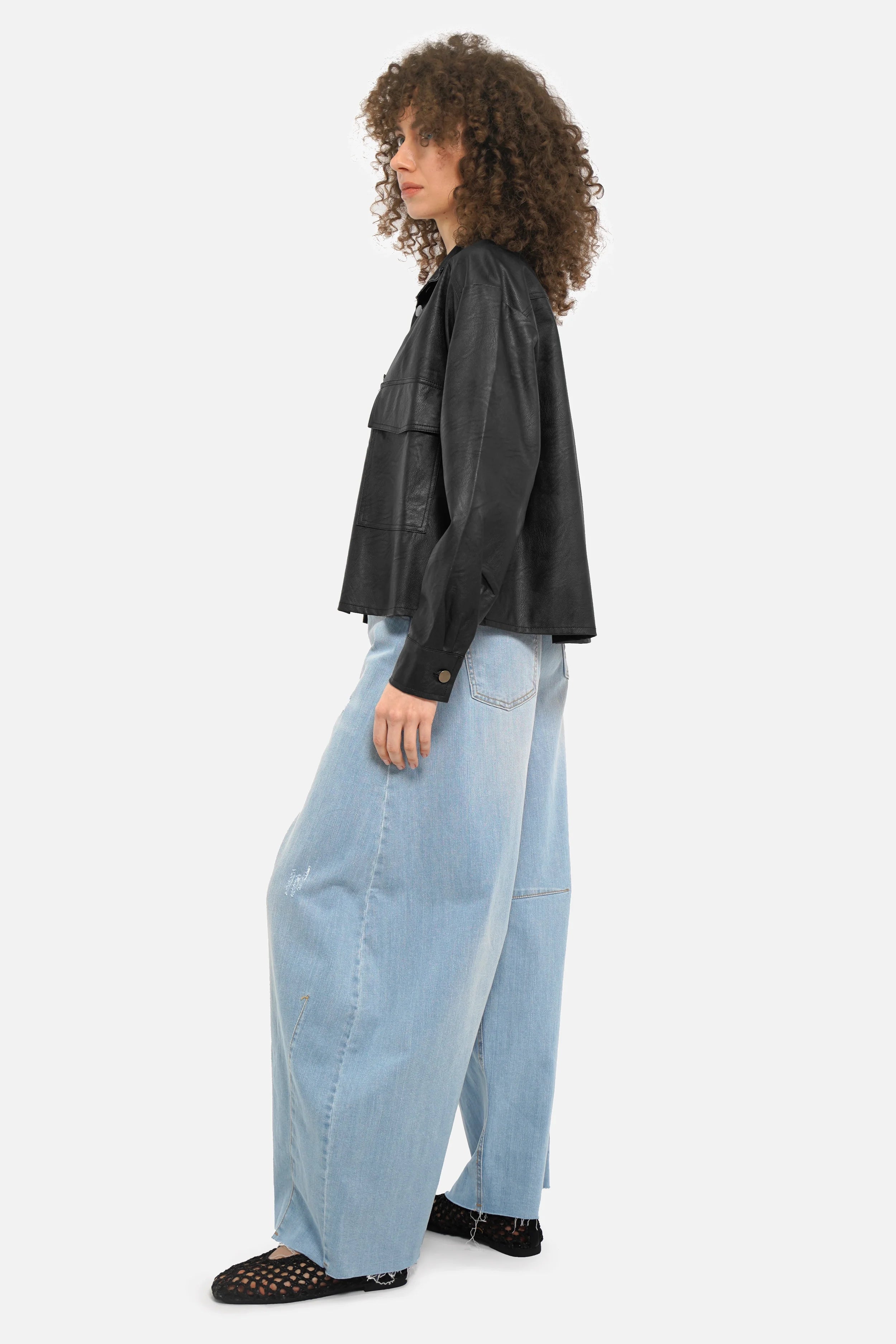 Damen Hemdjacke aus supersoftem Eco-Leder mit Kentkragen und großen Brusttaschen im Cropped Fit