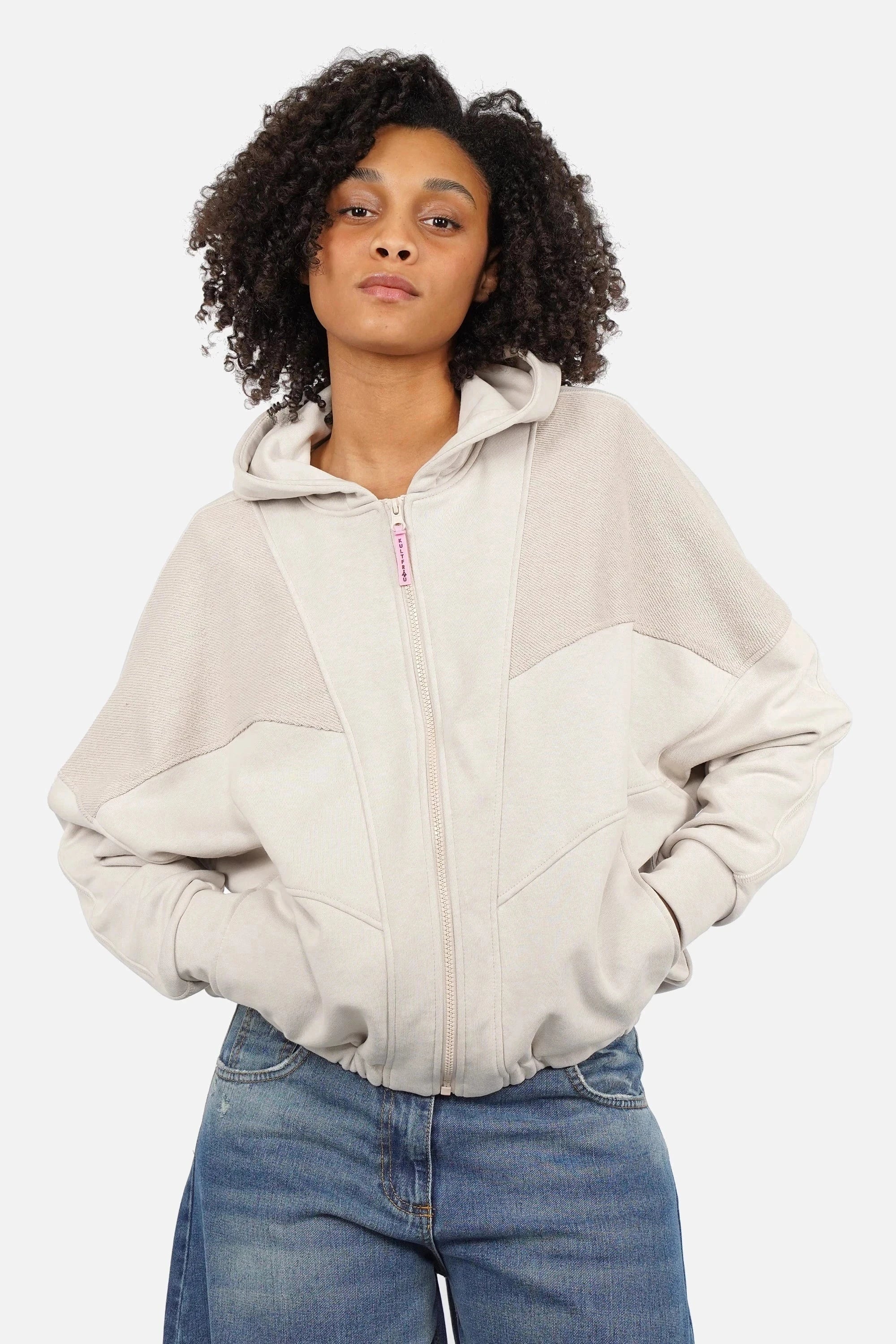 Oversized Panel-Sweatjacke mit Kapuze, markanter Teilungsnähte und seitlichen Eingriffstaschen