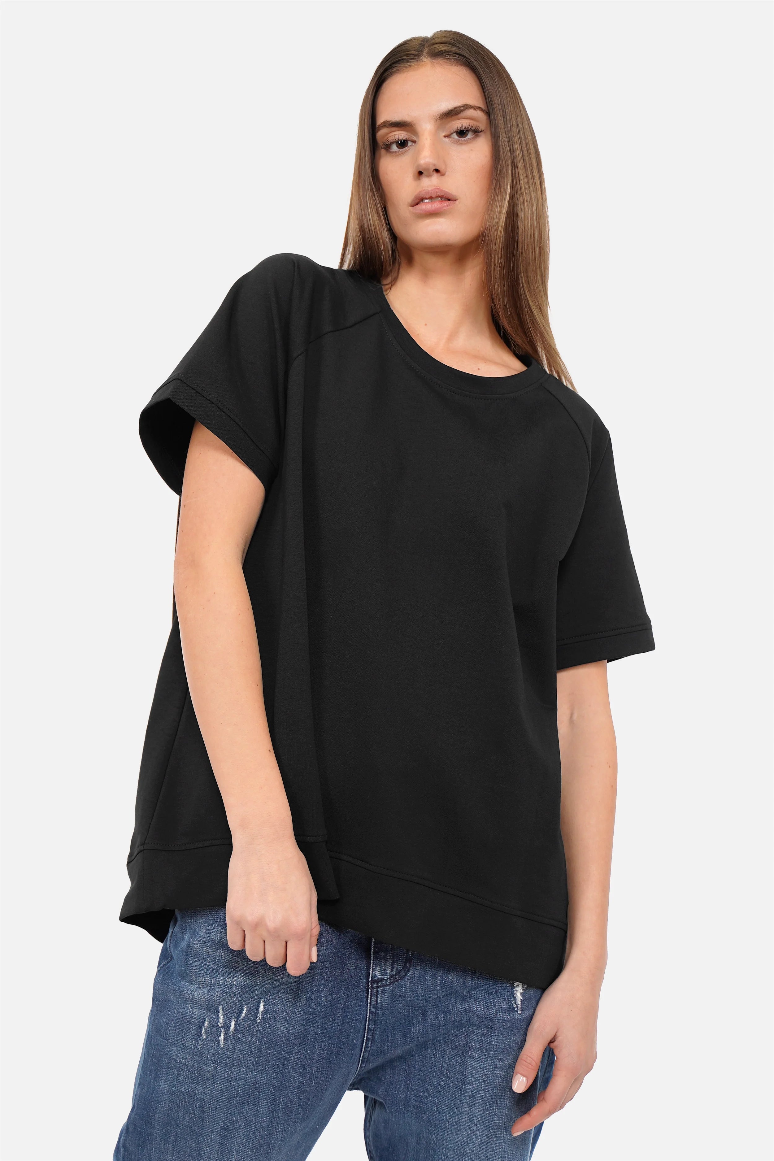 SURI.K Kurzarm Sweatshirt leichter Sweatstoff oversized Fit Rundhalsausschnitt Logo-Stickerei