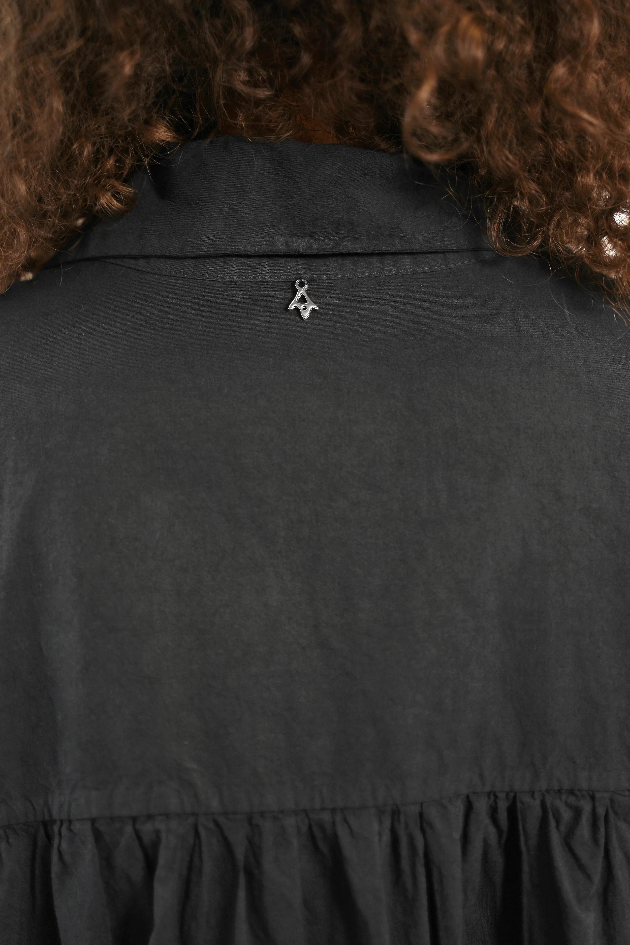 SYLIE Popeline Kleid aus Baumwolle mit Hemdkragen, Knopfleiste, Puffärmeln und seitlichen Eingrifftaschen in Crinkle Optik