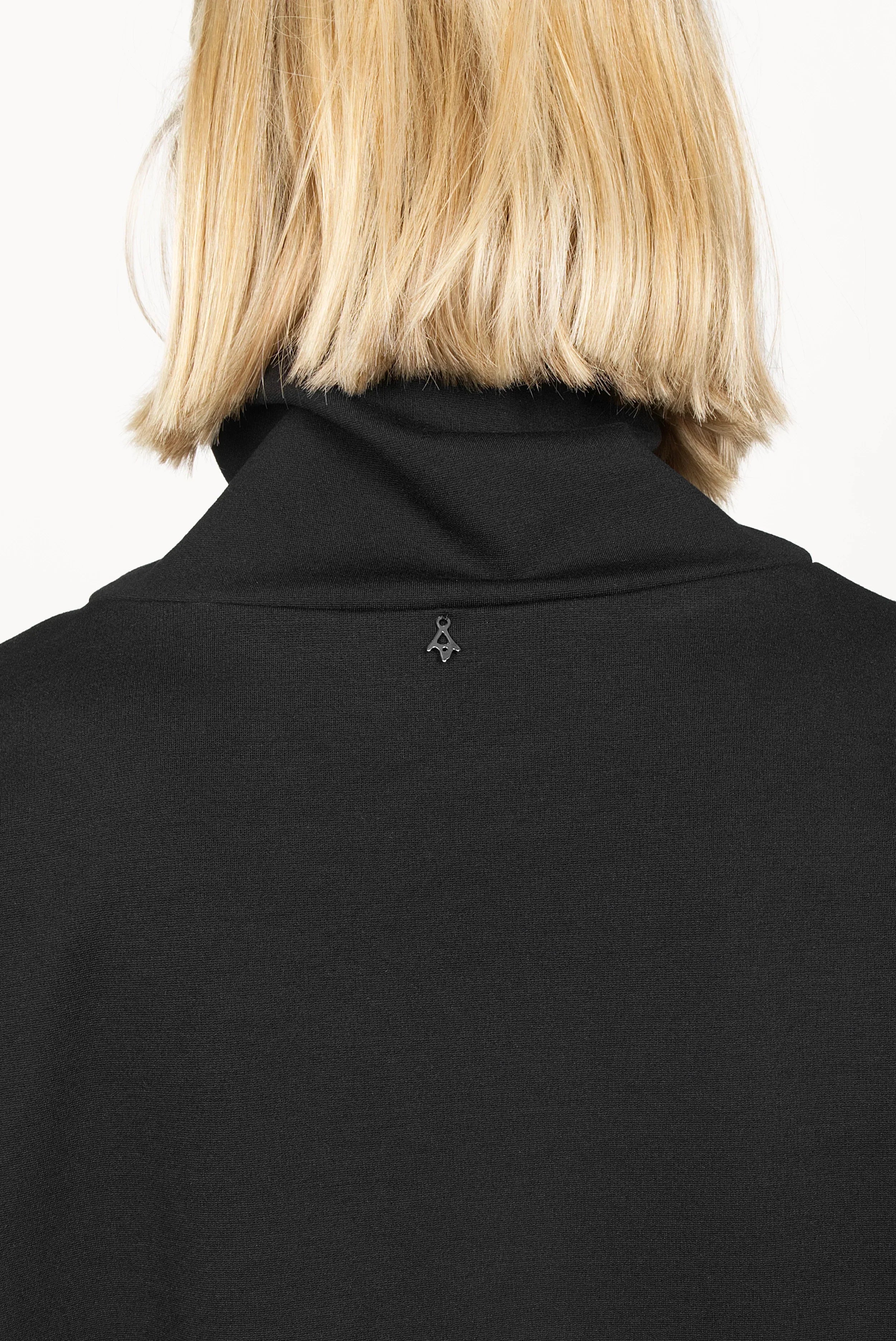 Back view of black SYNNI Känguru-Tasche hochkragen dress with loose standing collar and smooth compact viscose jersey fabric