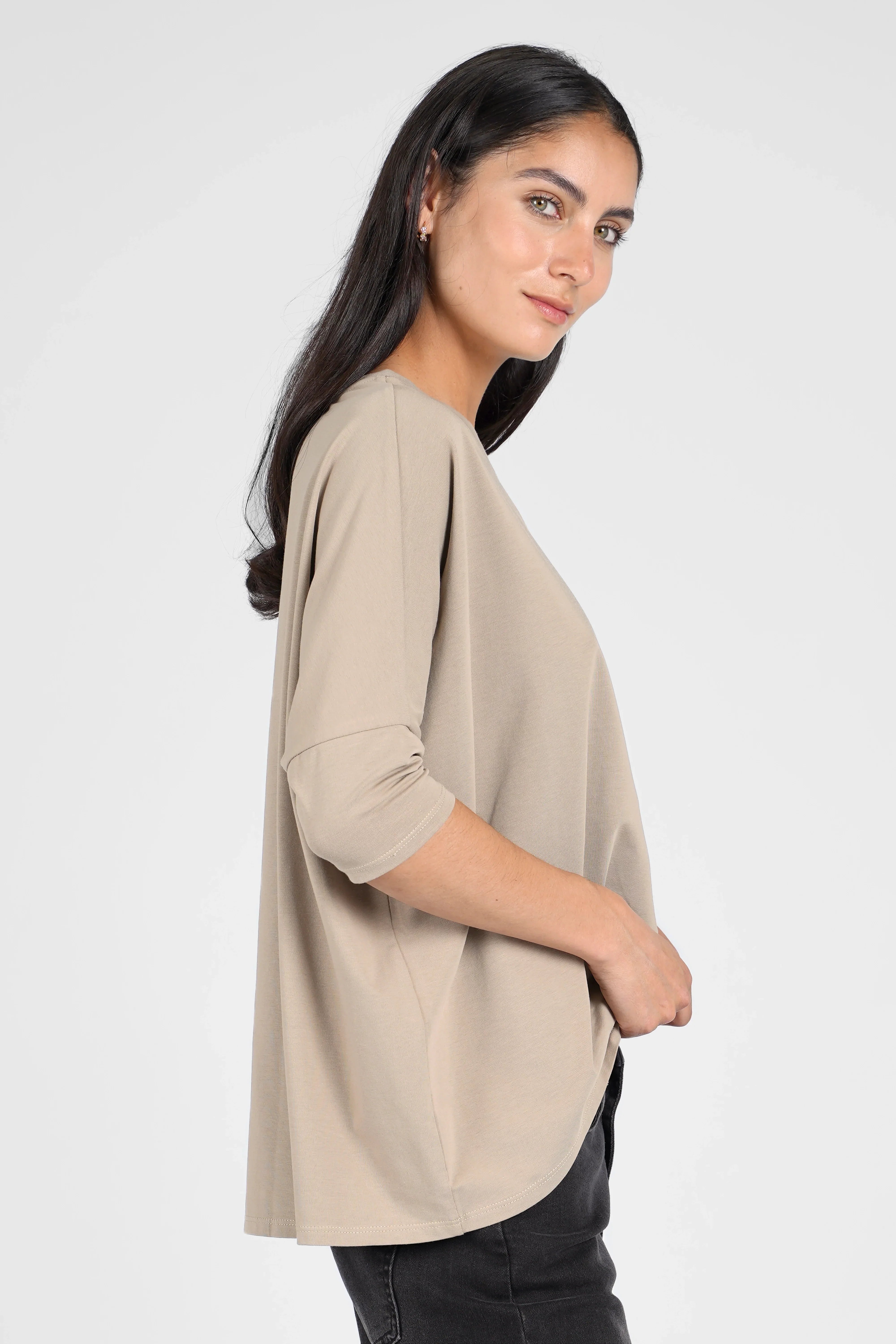 Beiges Blusenshirt in weiter Kastenform mit Rundhals und 3/4-Ärmeln aus hochwertiger Baumwolle