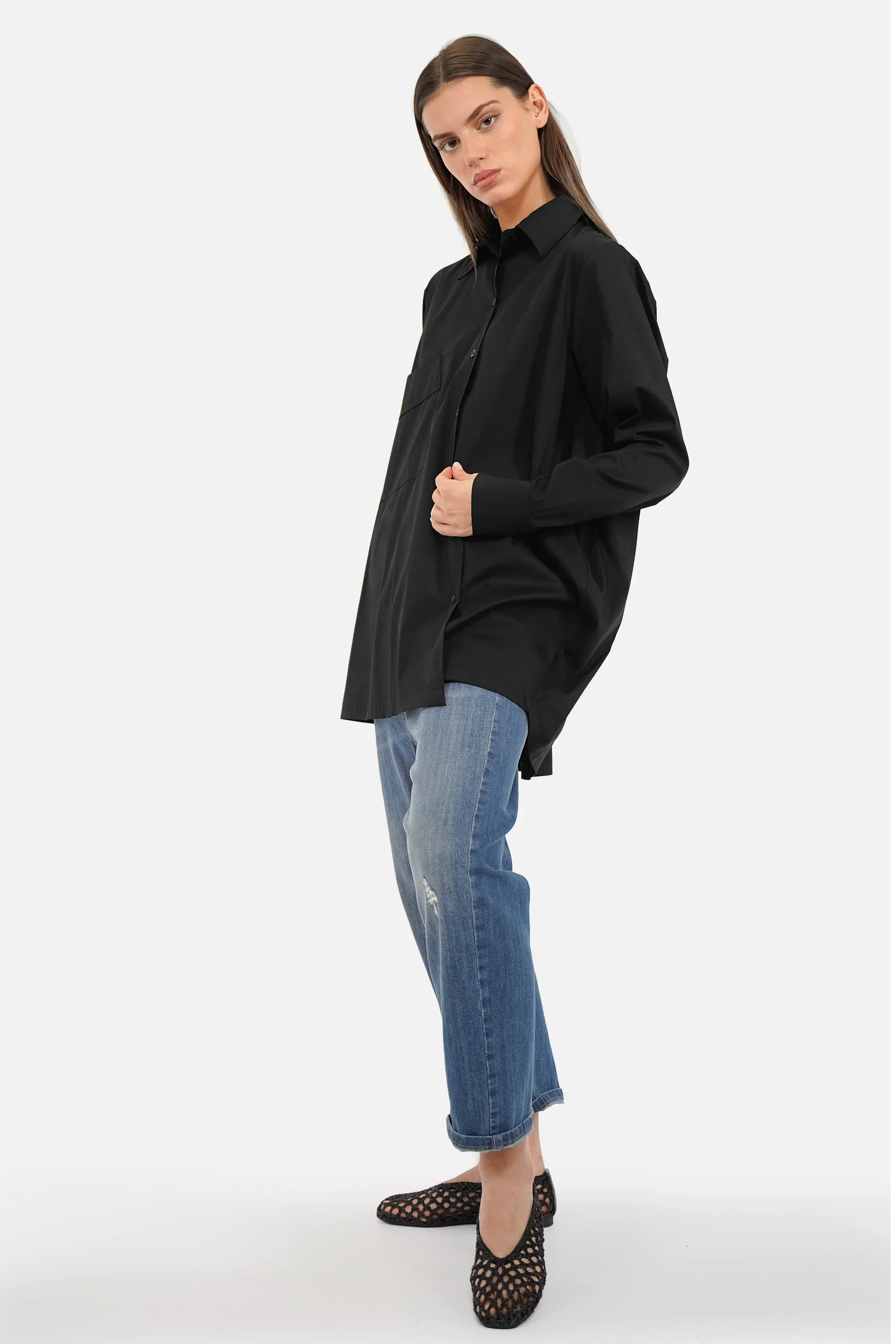 Damen Oversized Hemdbluse aus leichtem Tech-Stoff mit asymmetrischer Knopfleiste und aufgesetzter Brusttasche