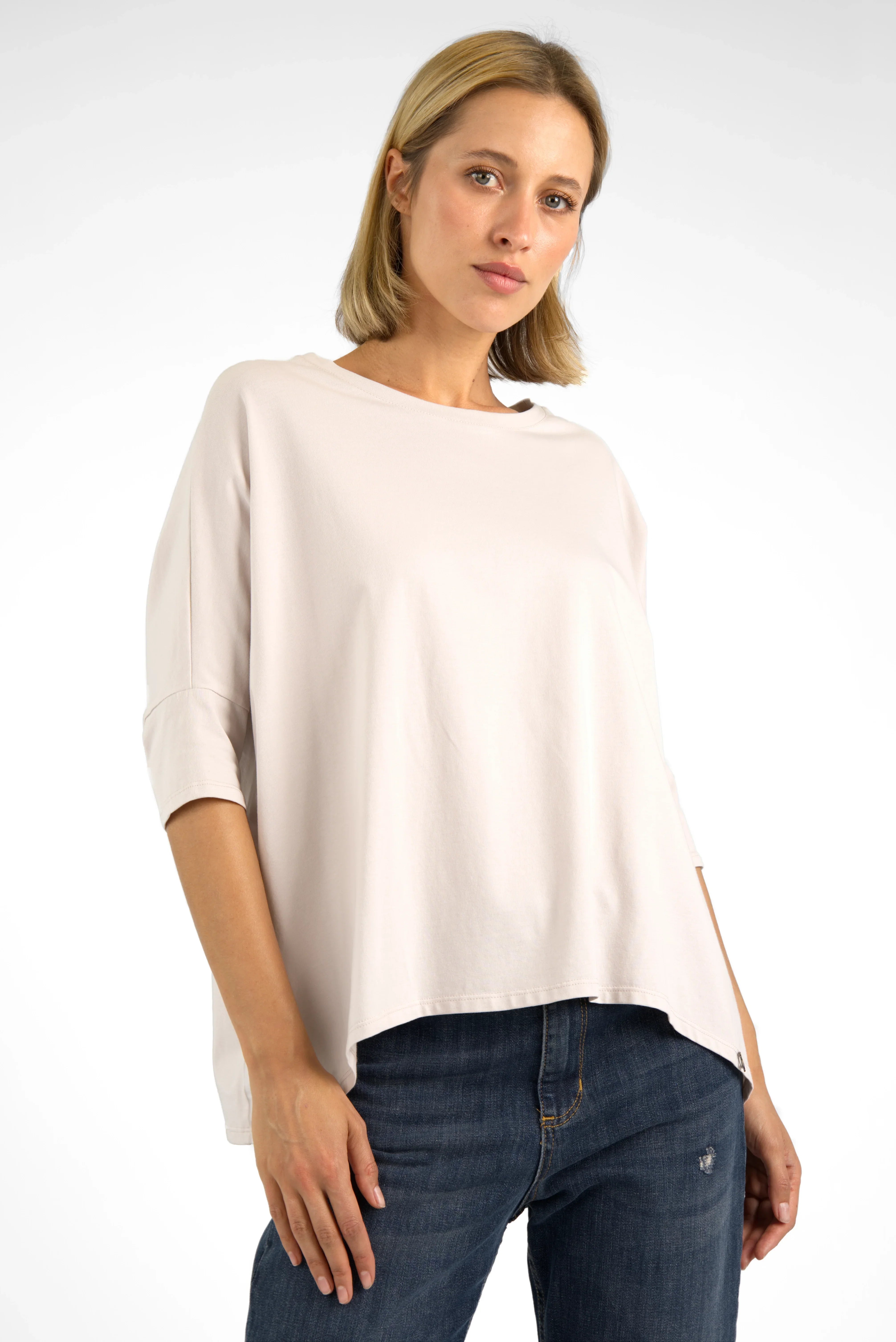 Weißes TAMI.K Blusenshirt in weiter Kastenform aus hochwertiger Baumwolle mit Rundhalsausschnitt und lockerem Schnitt