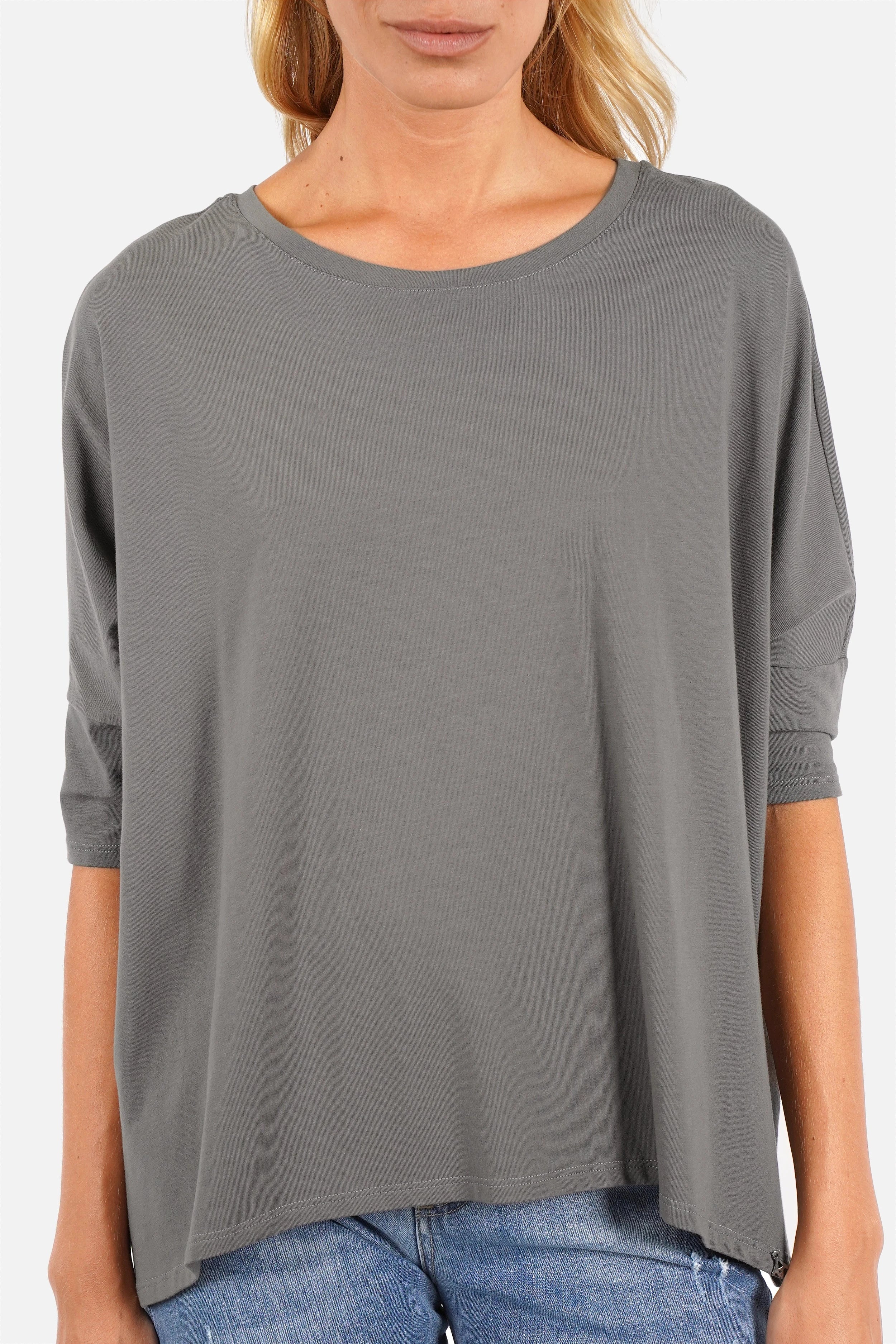 TAMI.K Blusenshirt aus hochwertiger Baumwolle mit Rundhals, weiter Kastenform und relaxed Schnitt, vorne abgerundeter Saum, hinten länger, angenehmer weicher Griff