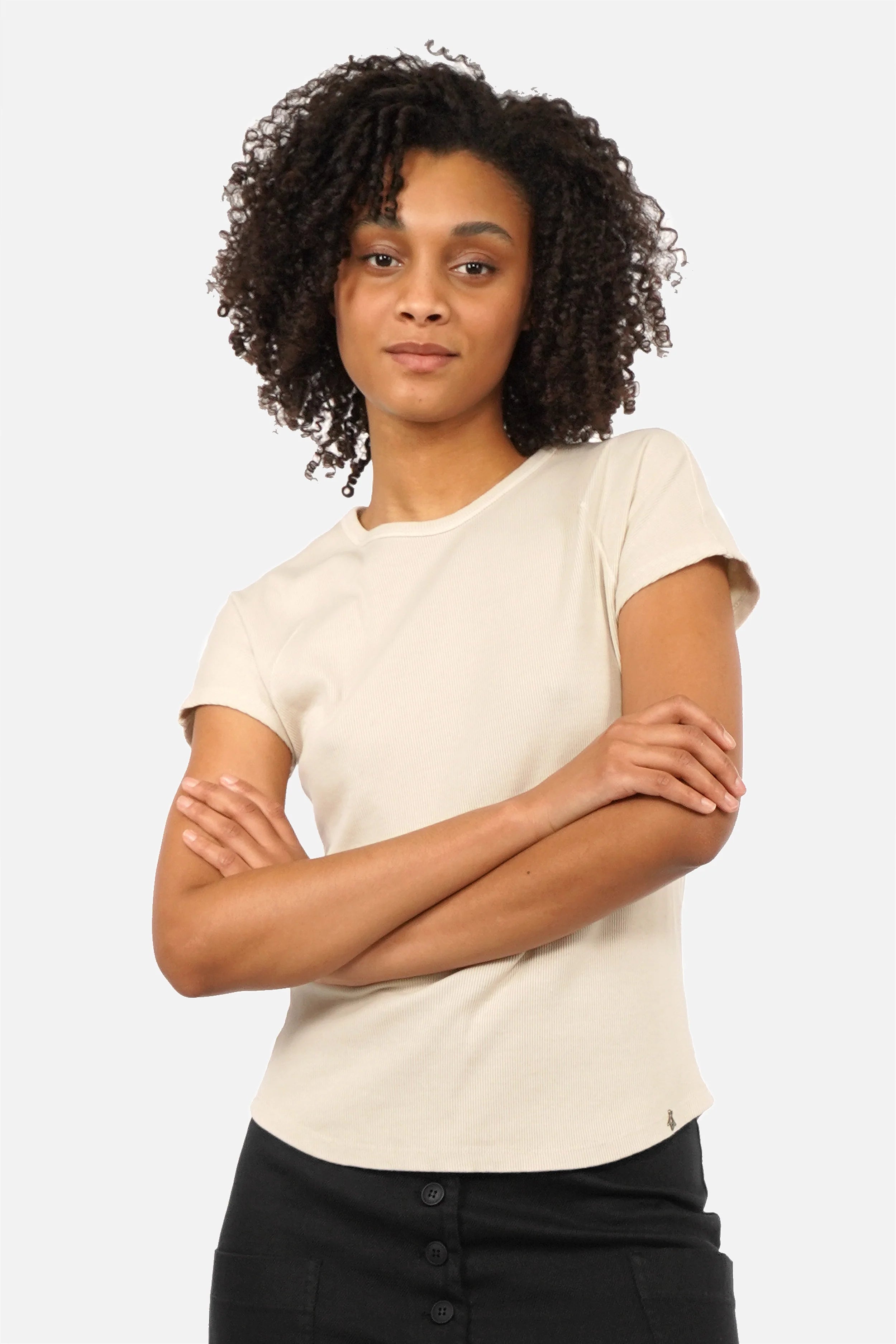 TASYA Geripptes T-Shirt soft ribbed jersey slim fit round neckline seamless sleeves decorative seams rounded hem size XS model 1.75m