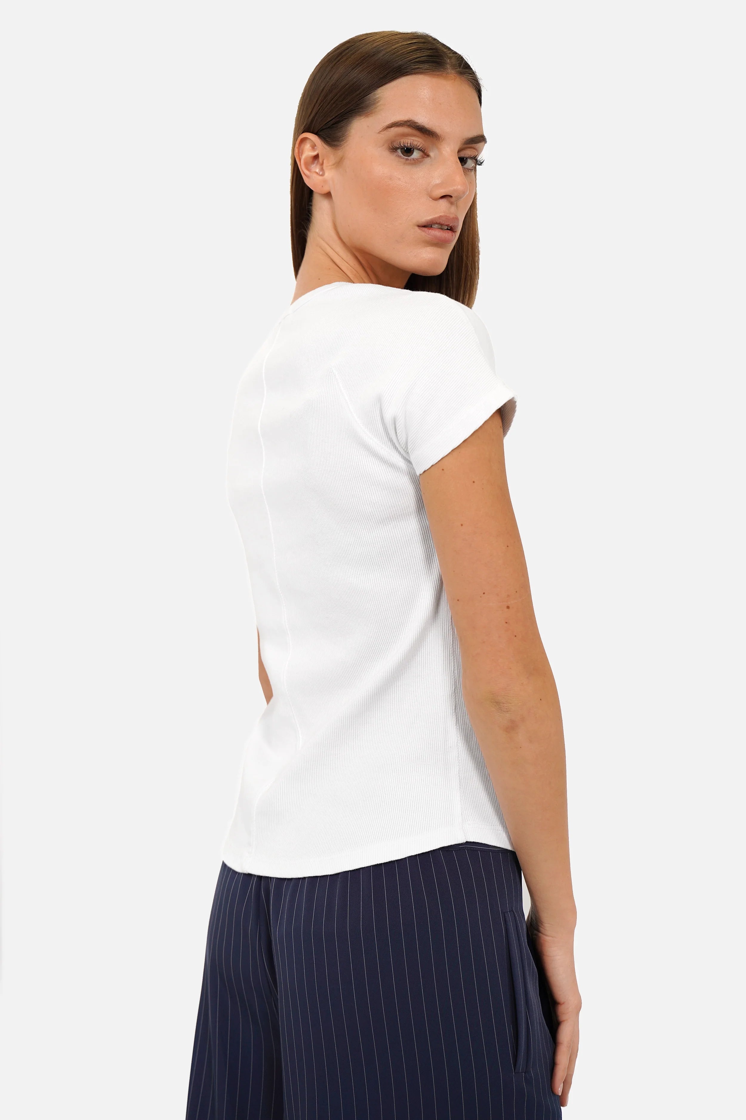 TASYA Geripptes Shirt in Slim Fit mit Rundhalsausschnitt und Ziernähten aus softem Ripp-Jersey