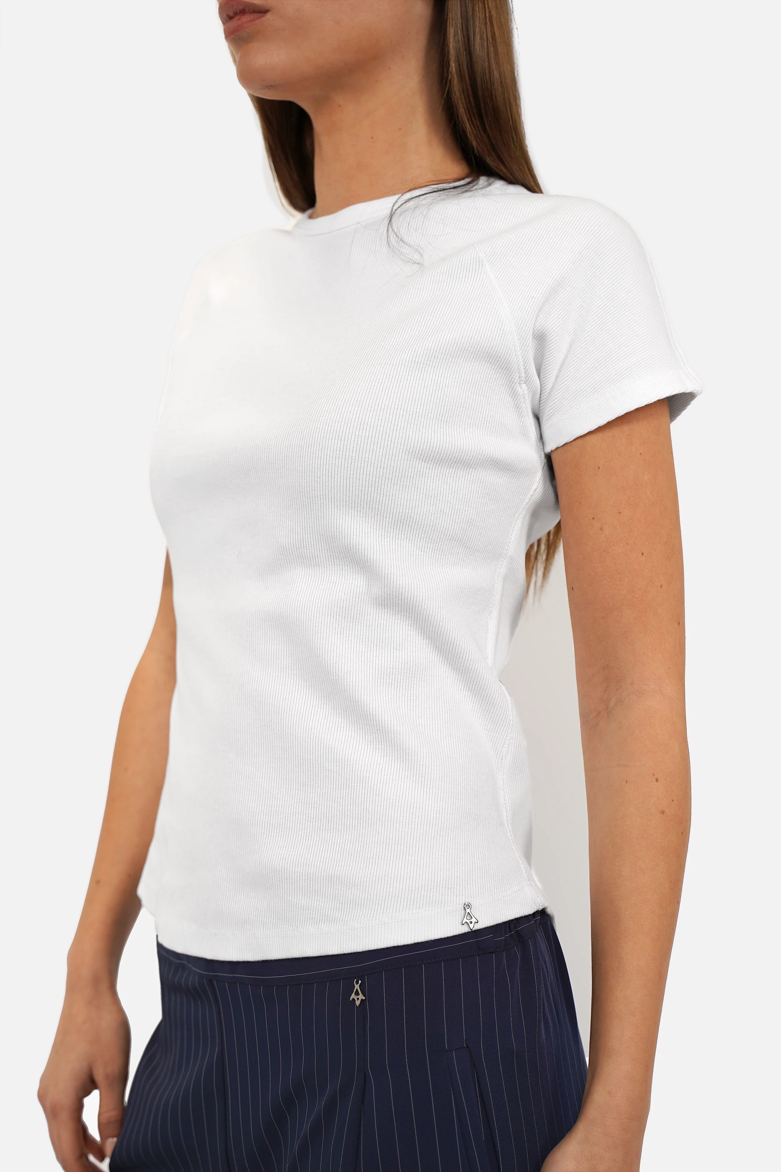 TASYA Geripptes Shirt aus softem Ripp-Jersey mit Ziernähten und Slim Fit, clean und modern