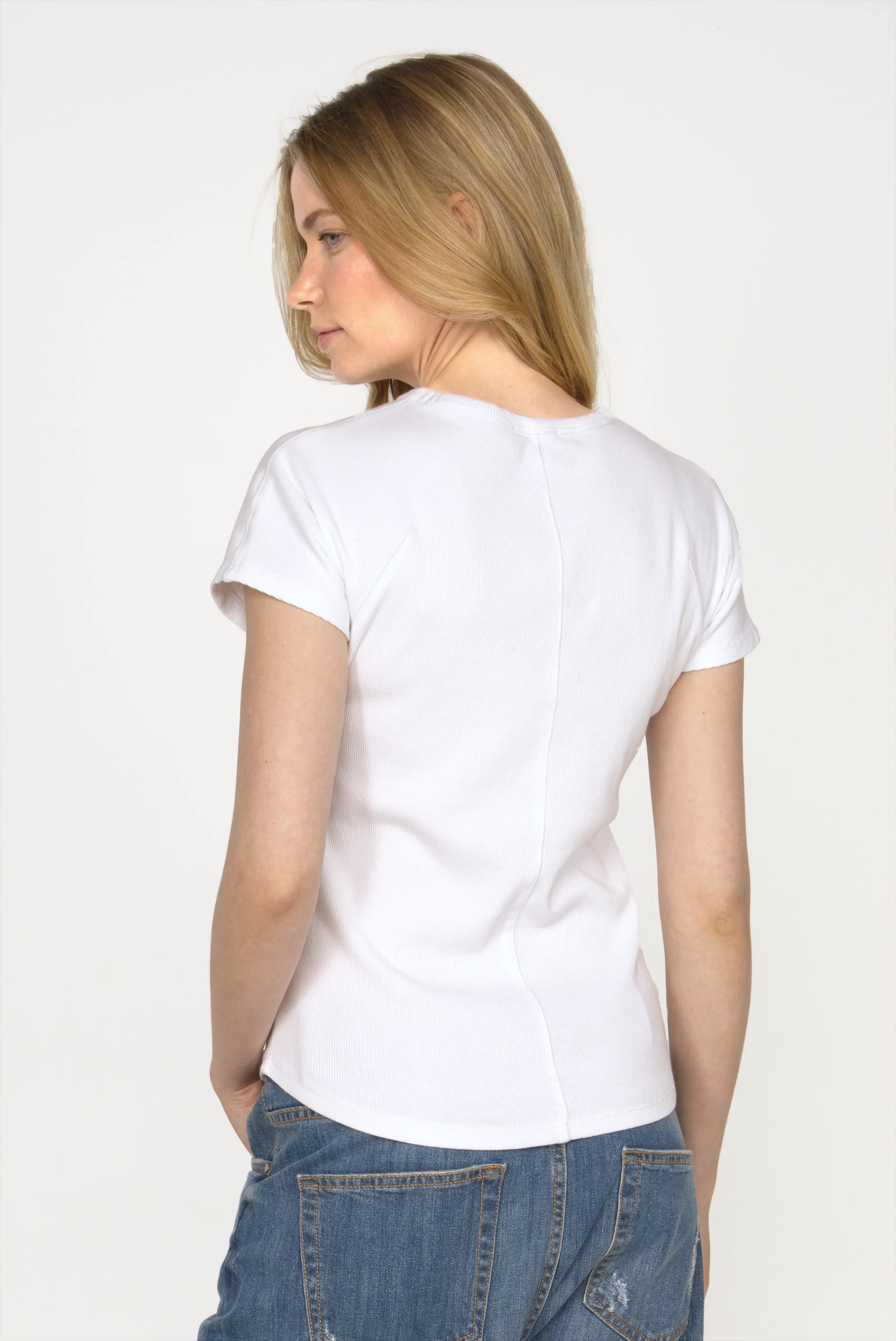 TASYA Shirt weißes, schmal geschnittenes Ripp-Shirt mit Ziernähten und sichtbarer Mittelnaht hinten