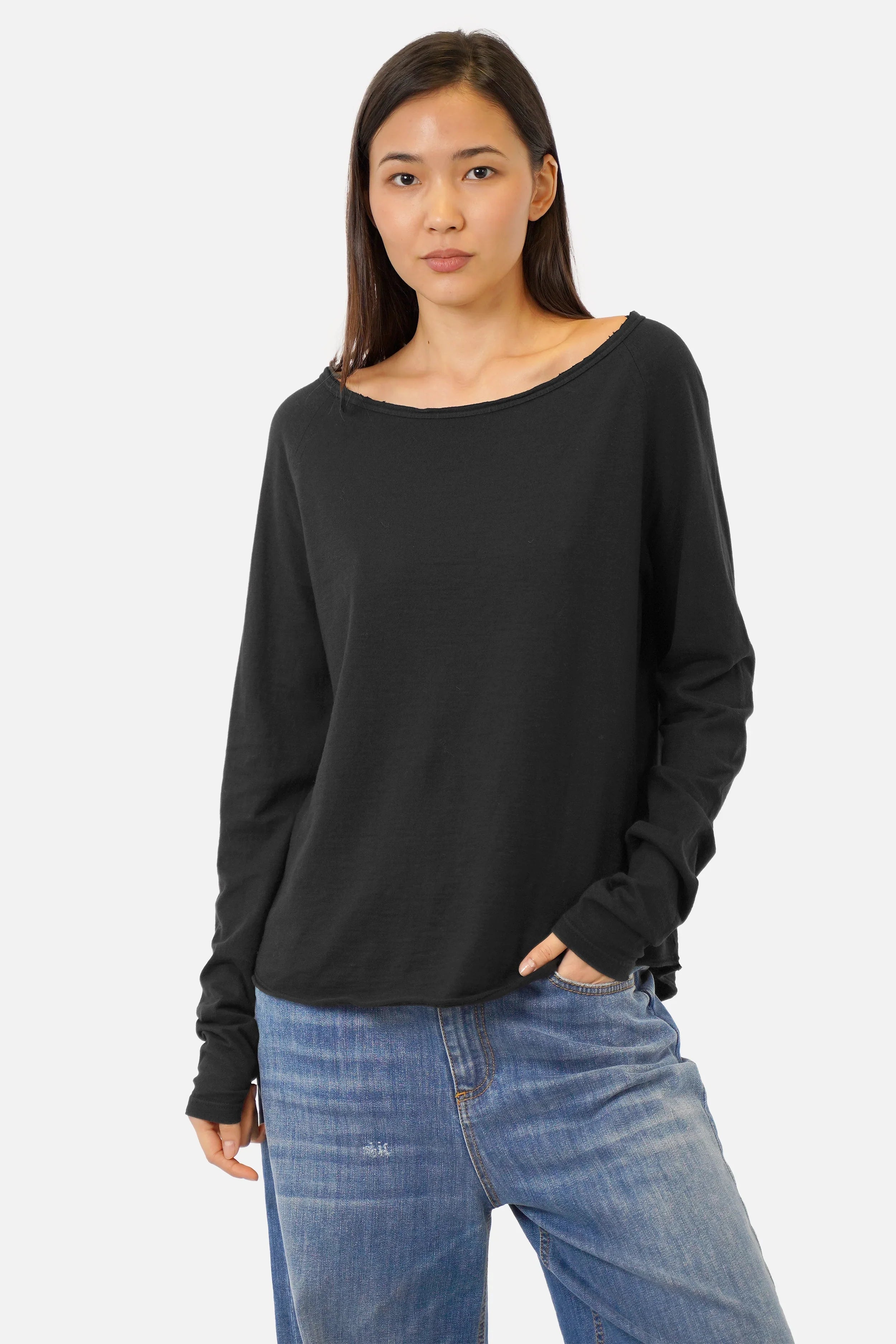 Tehi Longsleeve aus weicher Fiammato-Baumwolle mit Slub-Jersey Struktur und femininer Rundhalsausschnitt
