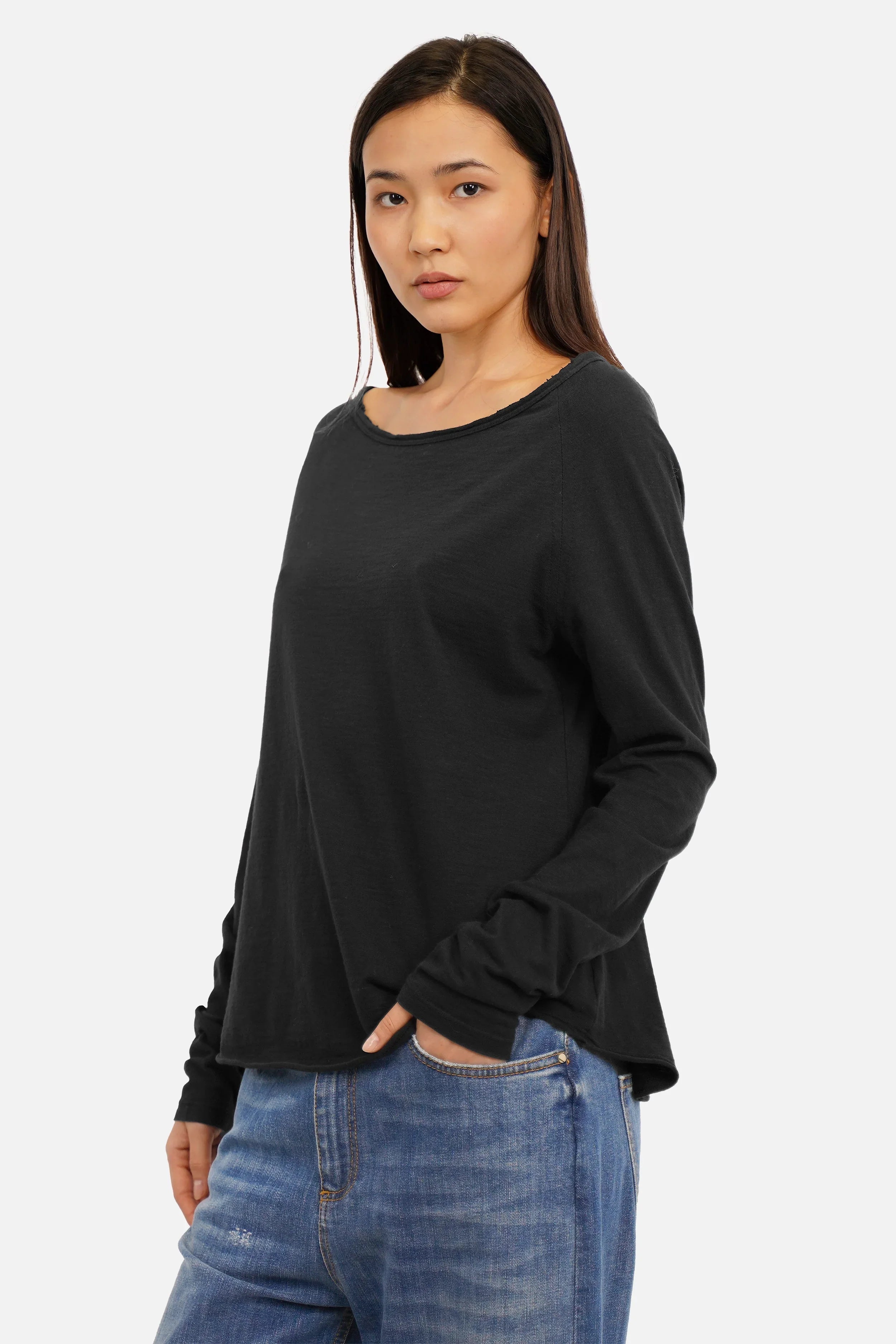 Tehi Longsleeve aus weicher Fiammato-Baumwolle mit Slub-Jersey und feminine Rundhalsausschnitt