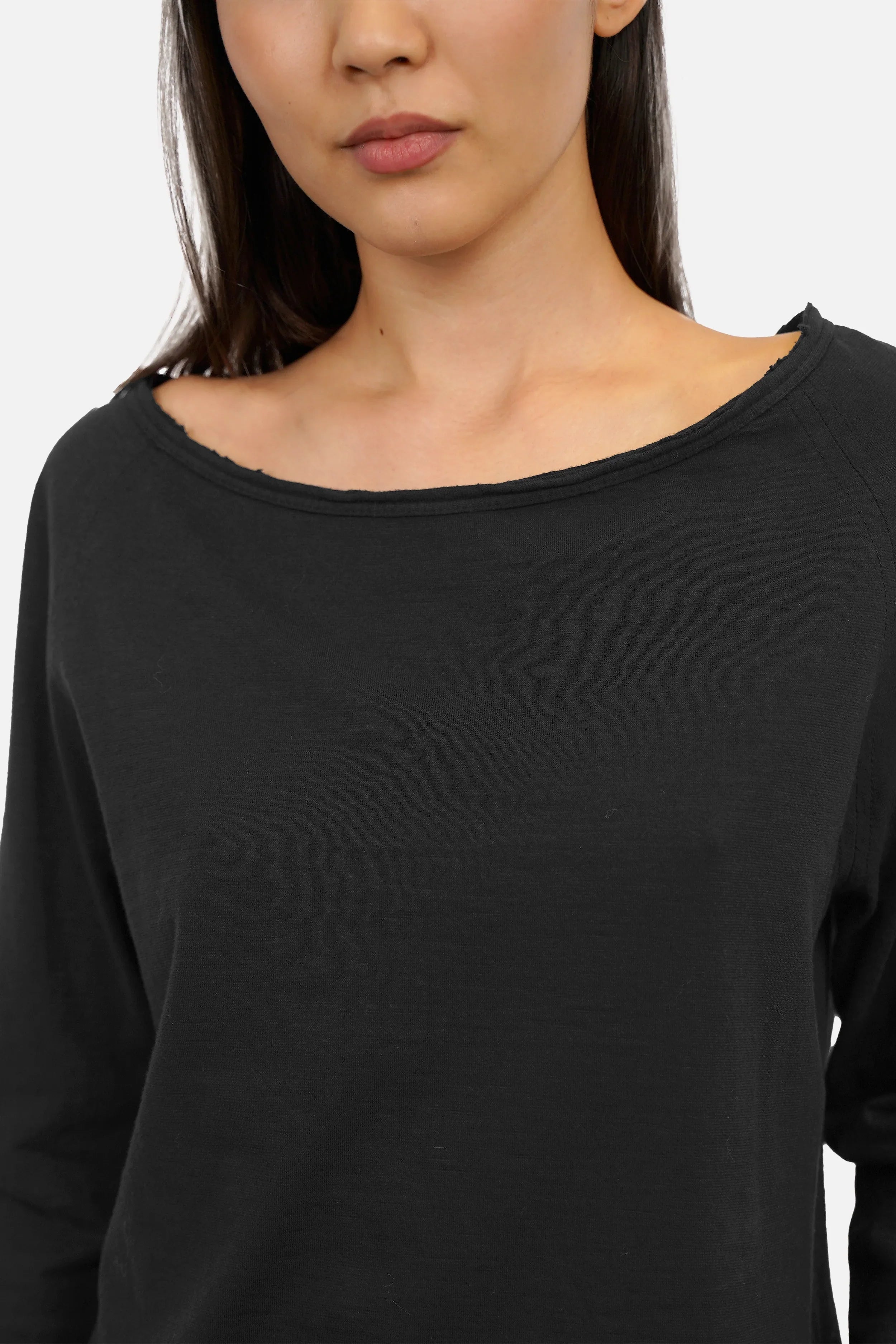 Damen Tehi Longsleeve aus weicher Fiammato-Baumwolle mit femininer Rundhalsausschnitt und extralangen Raglanärmeln
